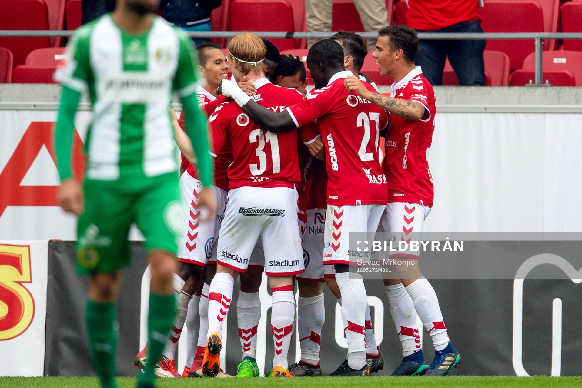 Kalmars Romário Pereira Sipião jublar med lagkamrater