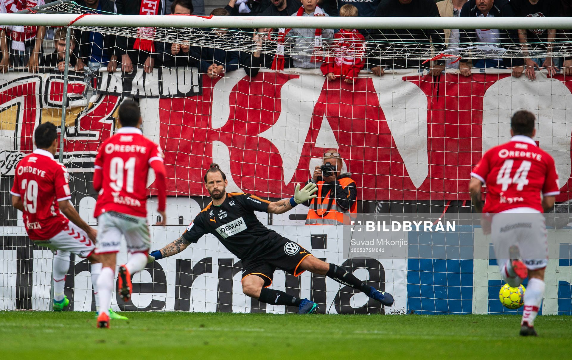 Kalmars Romário Pereira Sipião gör 1-0 på staff bakom