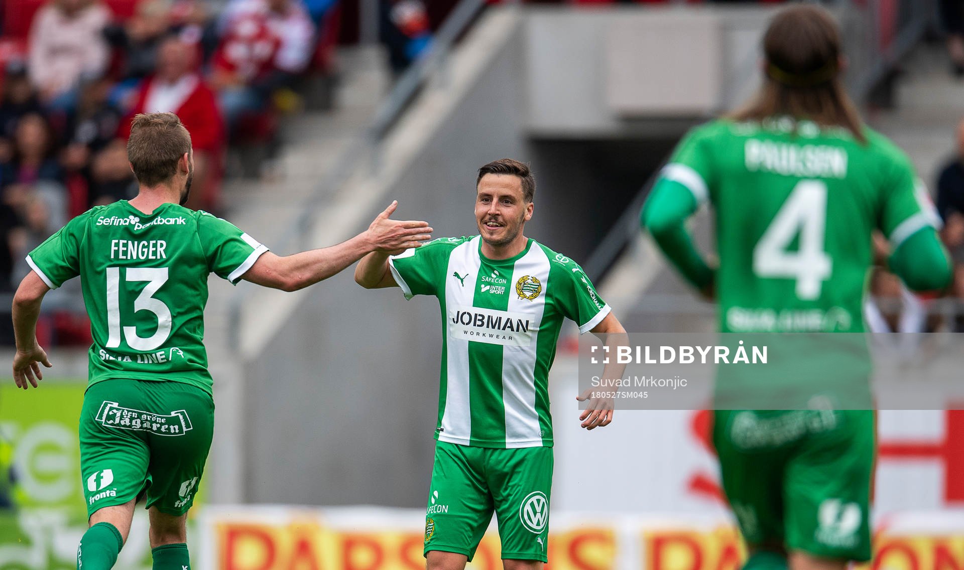 Hammarbys Jeppe Andersen jublar tillsammans med Mads Fenger Nielsen och Björn Paulsen efter 1-1 målet under fotbollsmatchen i Allsvenskan mellan Kalmar och Hammarby den 27 maj 2018 i Kalmar.