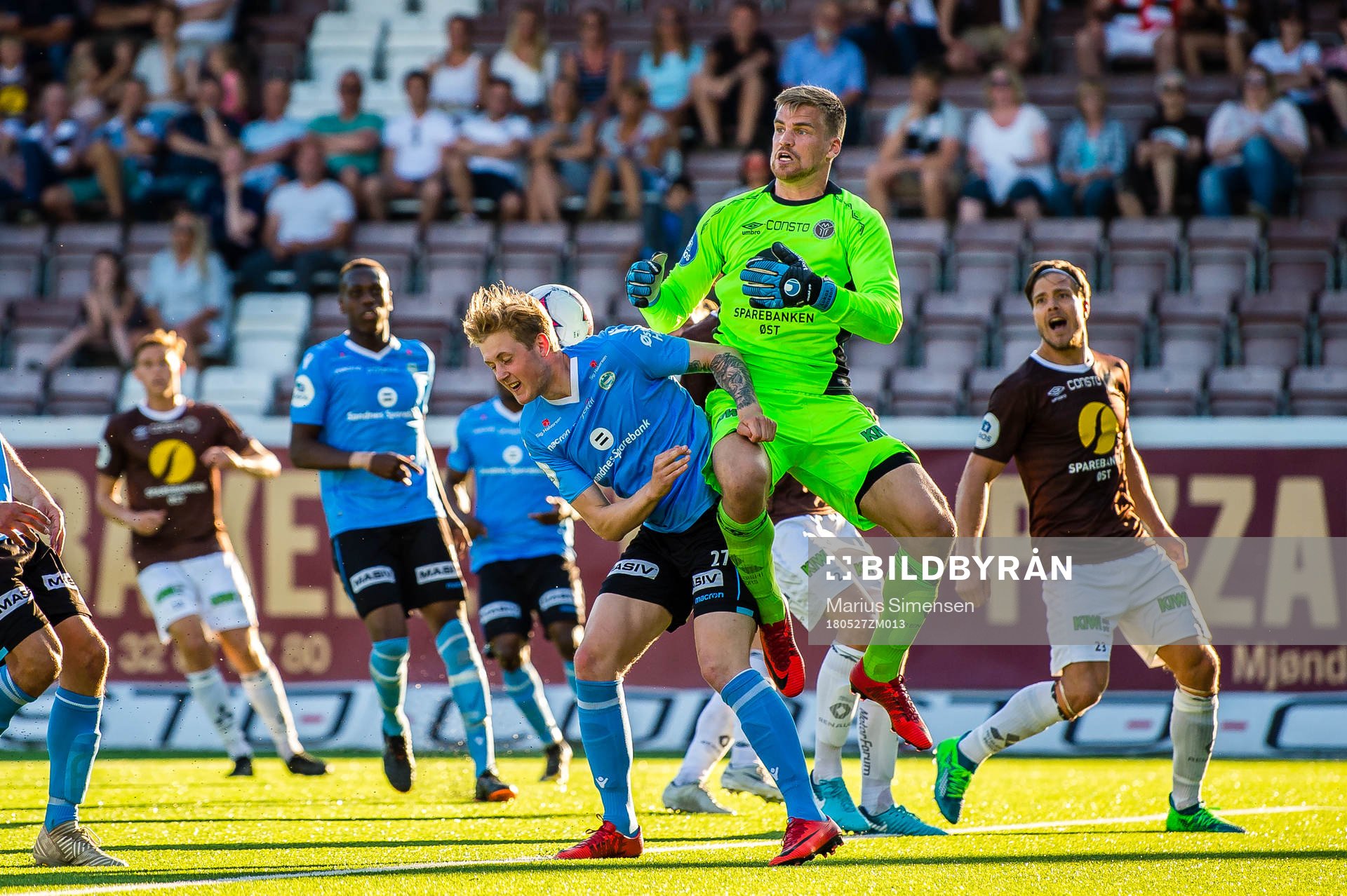 Vegard Aasen of Sandnes Ulf and Lukas Jonsson of Mjøndalen