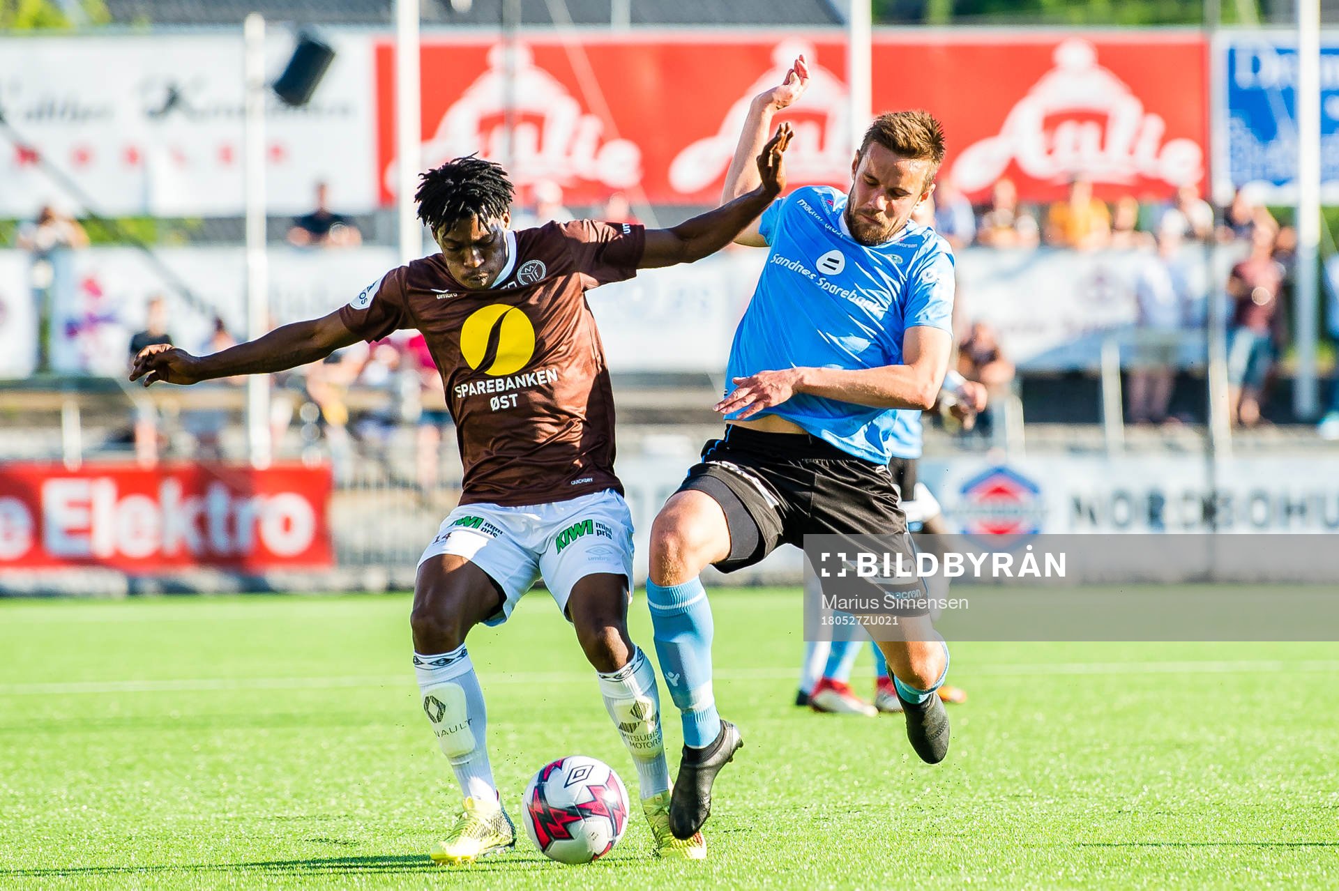 Vamouti Diomande of Mjøndalen and Remi Johansen of Sandnes