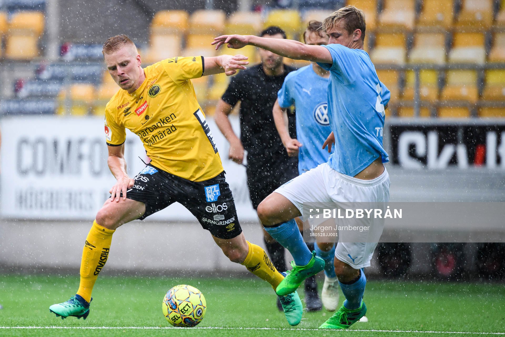 Elfsborgs Per Frick och Malmö FF´s Noel Hansson under fotbollsmatchen i U21 Allsvenskan mellan Elfsborg och Malmö FF den 28 maj 2018 i Borås.