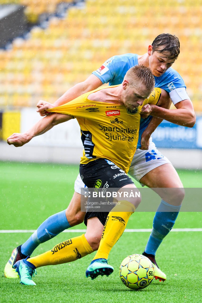 Elfsborgs Per Frick och Malmö FF´s Hugo Andersson