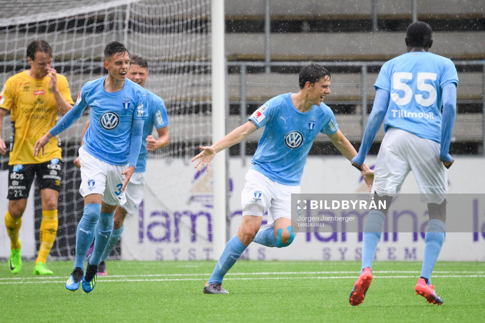 Malmö FF´s Samuel Adrian jublar