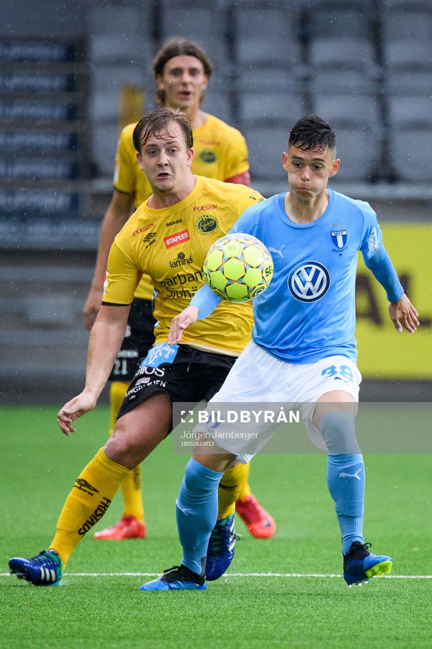 Malmö FF´s Laorent Shabani och Elfsborgs Noel Johansson