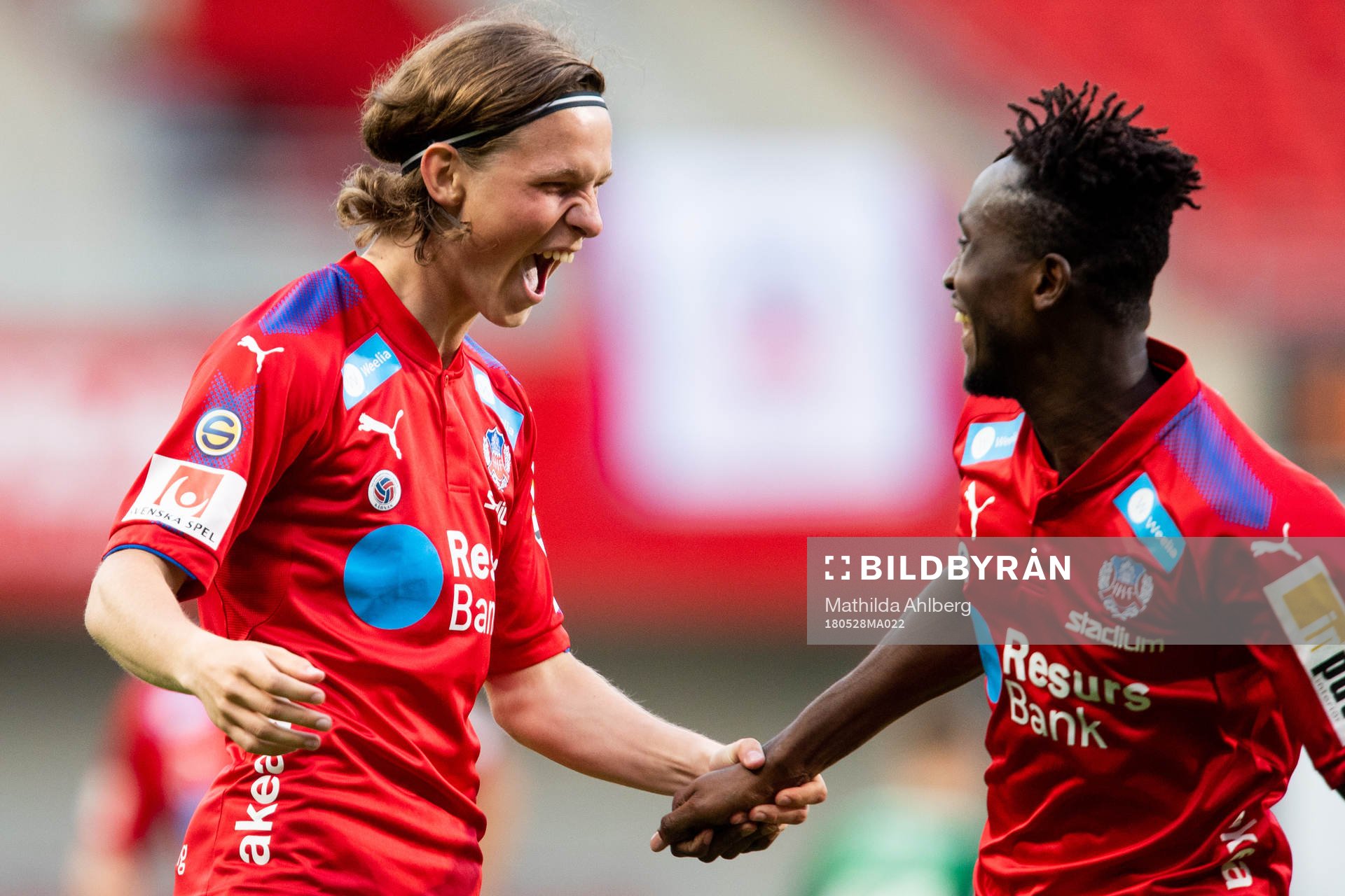 Helsingborgs Max Svensson jublar med Mamudu Moro
