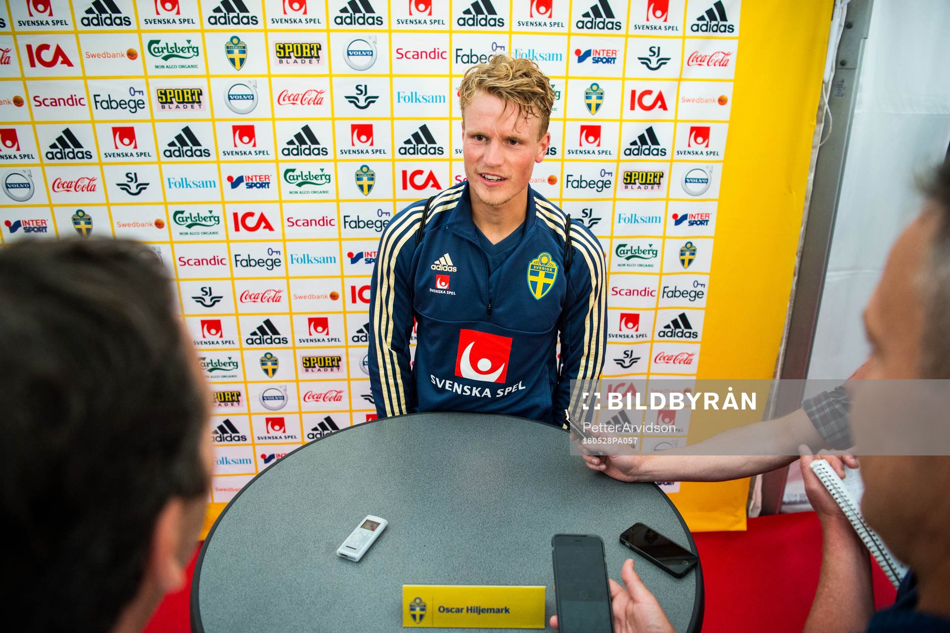 Oscar Hiljemark i mixed zone