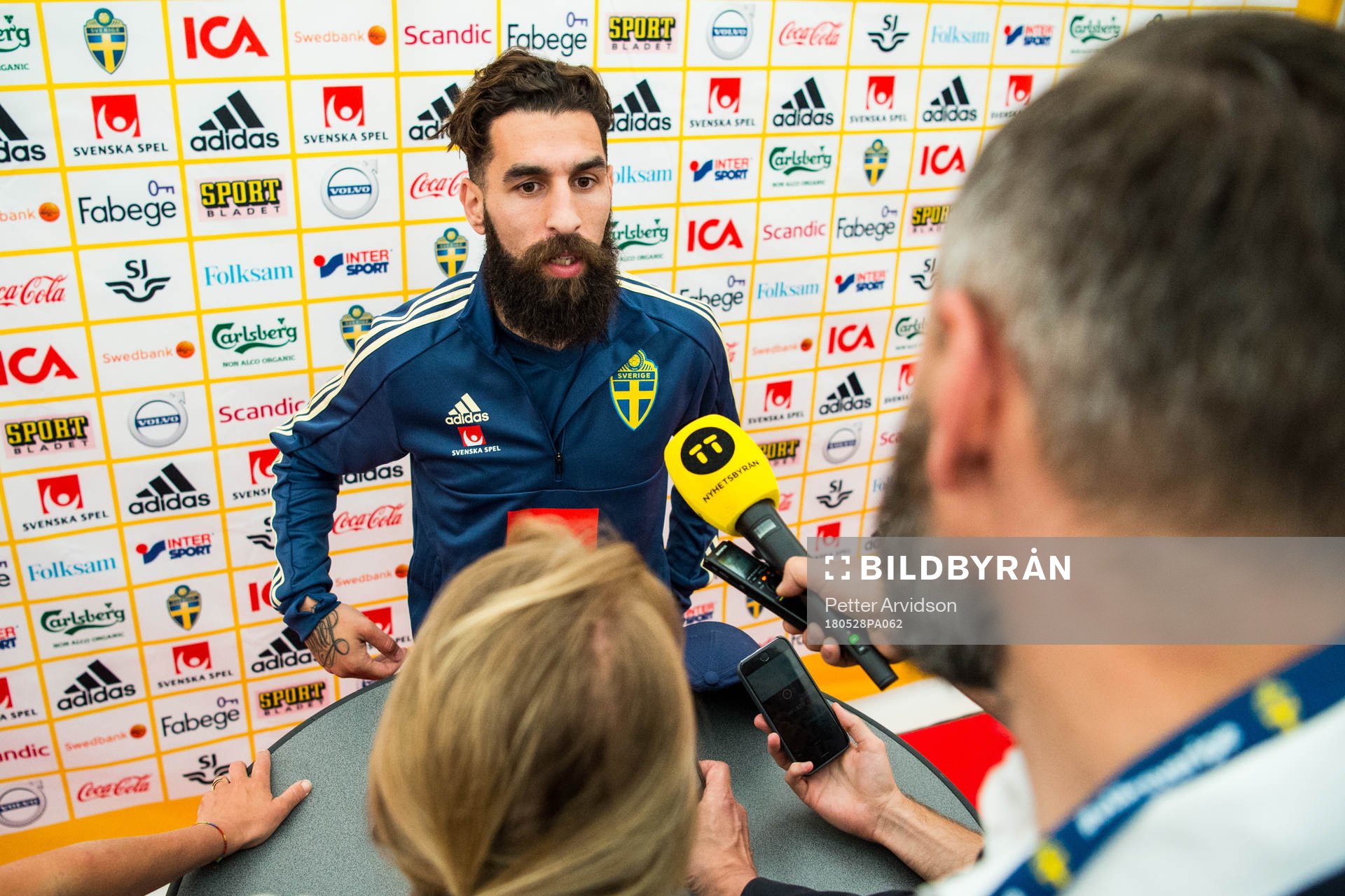 Jimmy Durmaz i mixed zone
