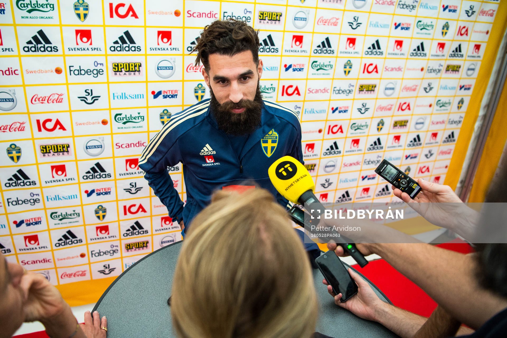 Jimmy Durmaz i mixed zone