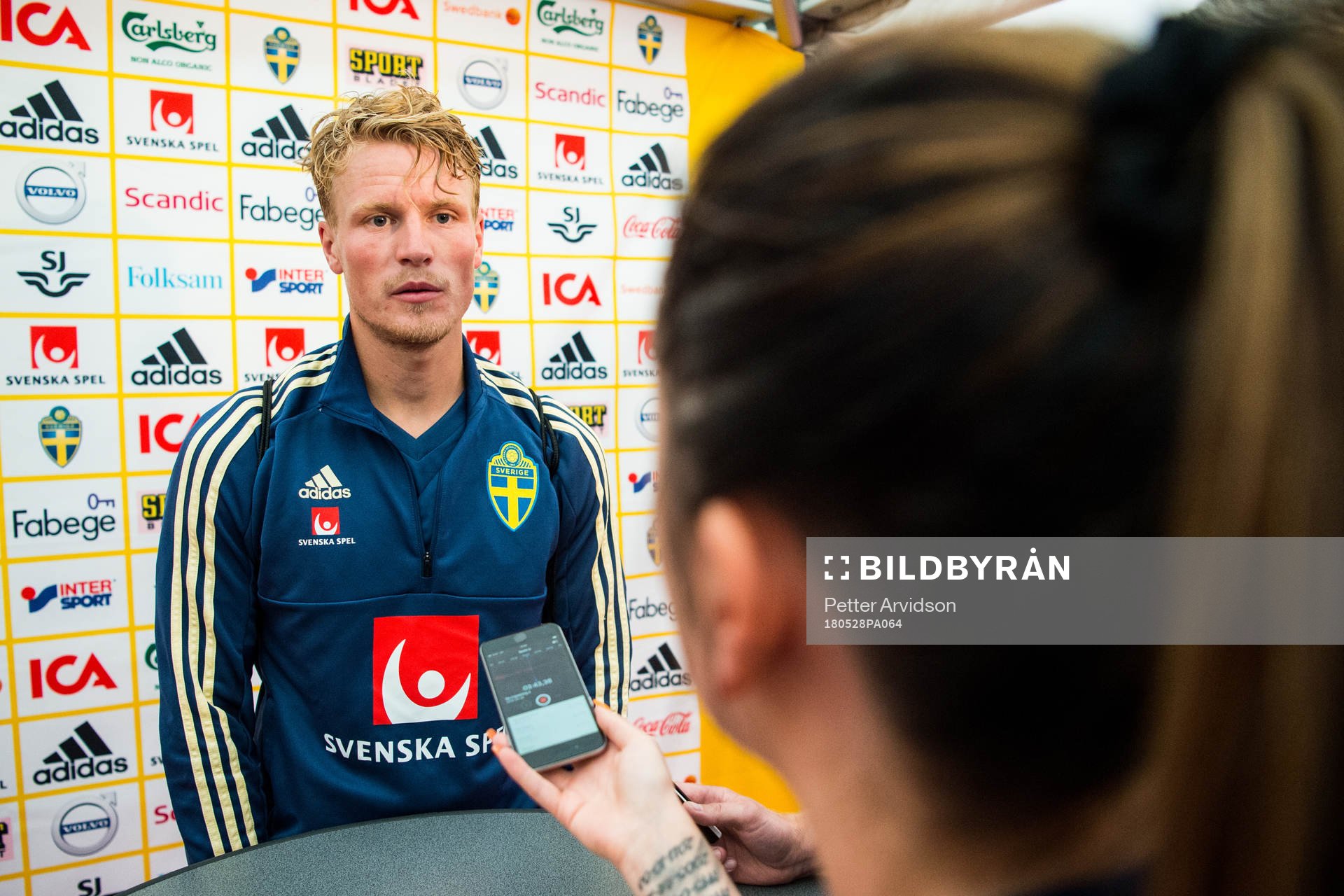Oscar Hiljemark i mixed zone
