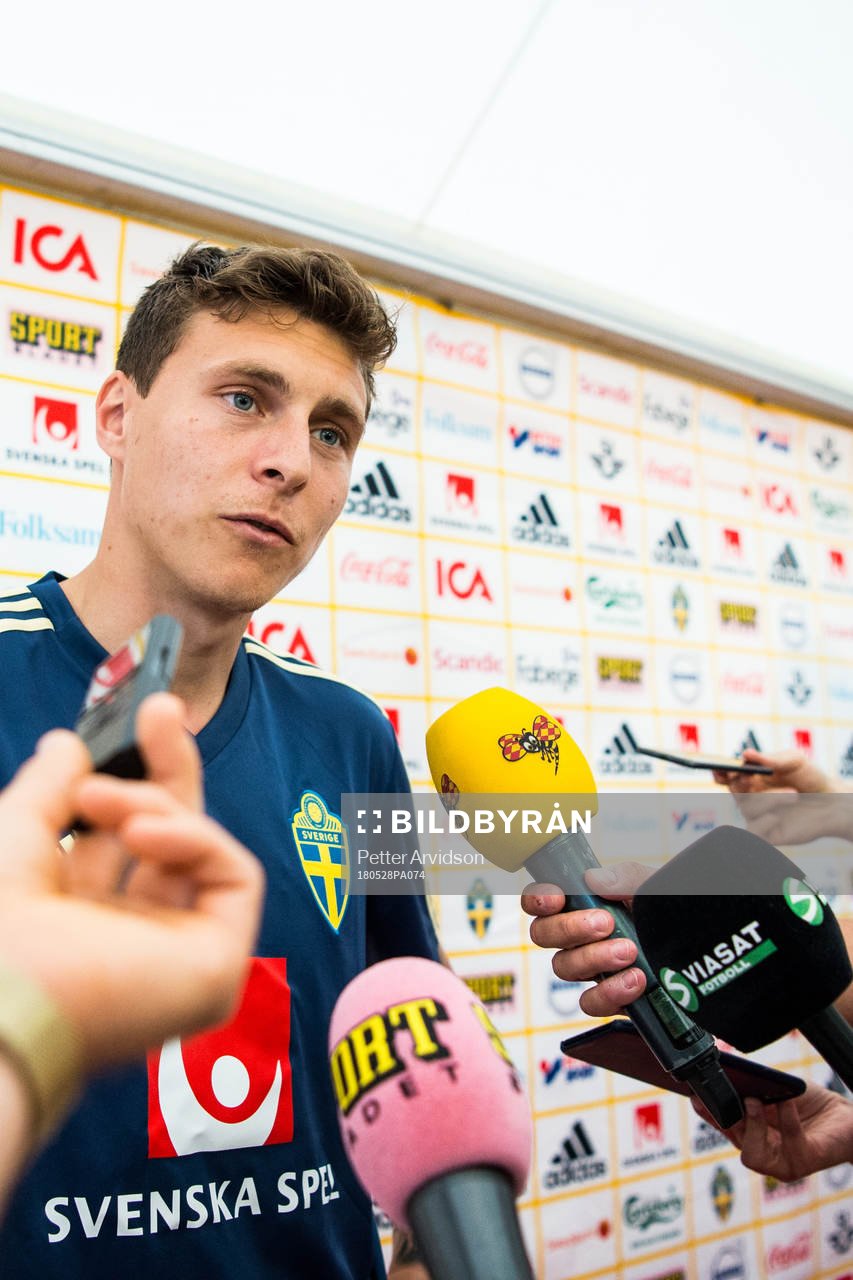 Victor Nilsson Lindelöf i mixed zone