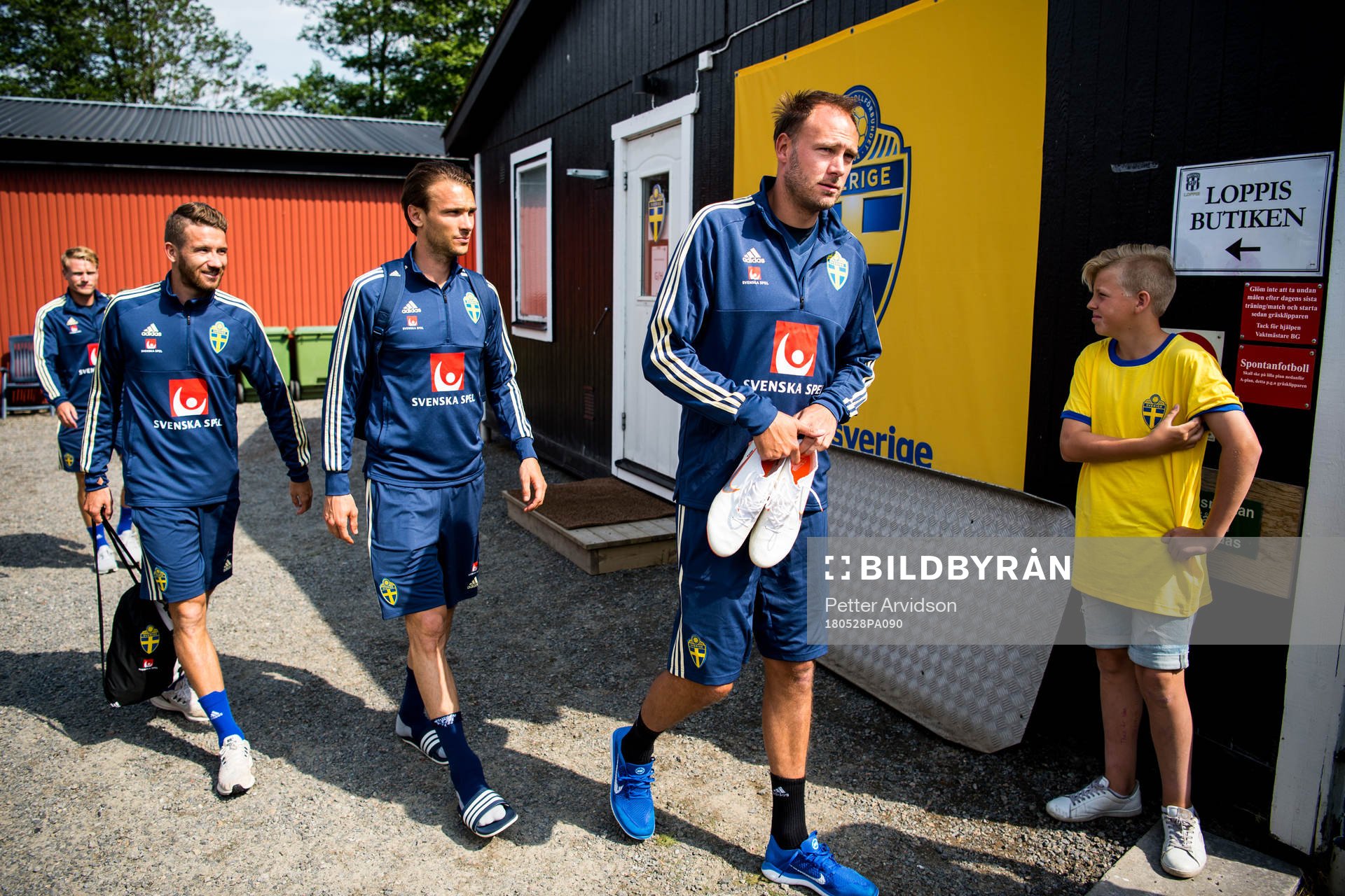 Albin Ekdal grinar illa