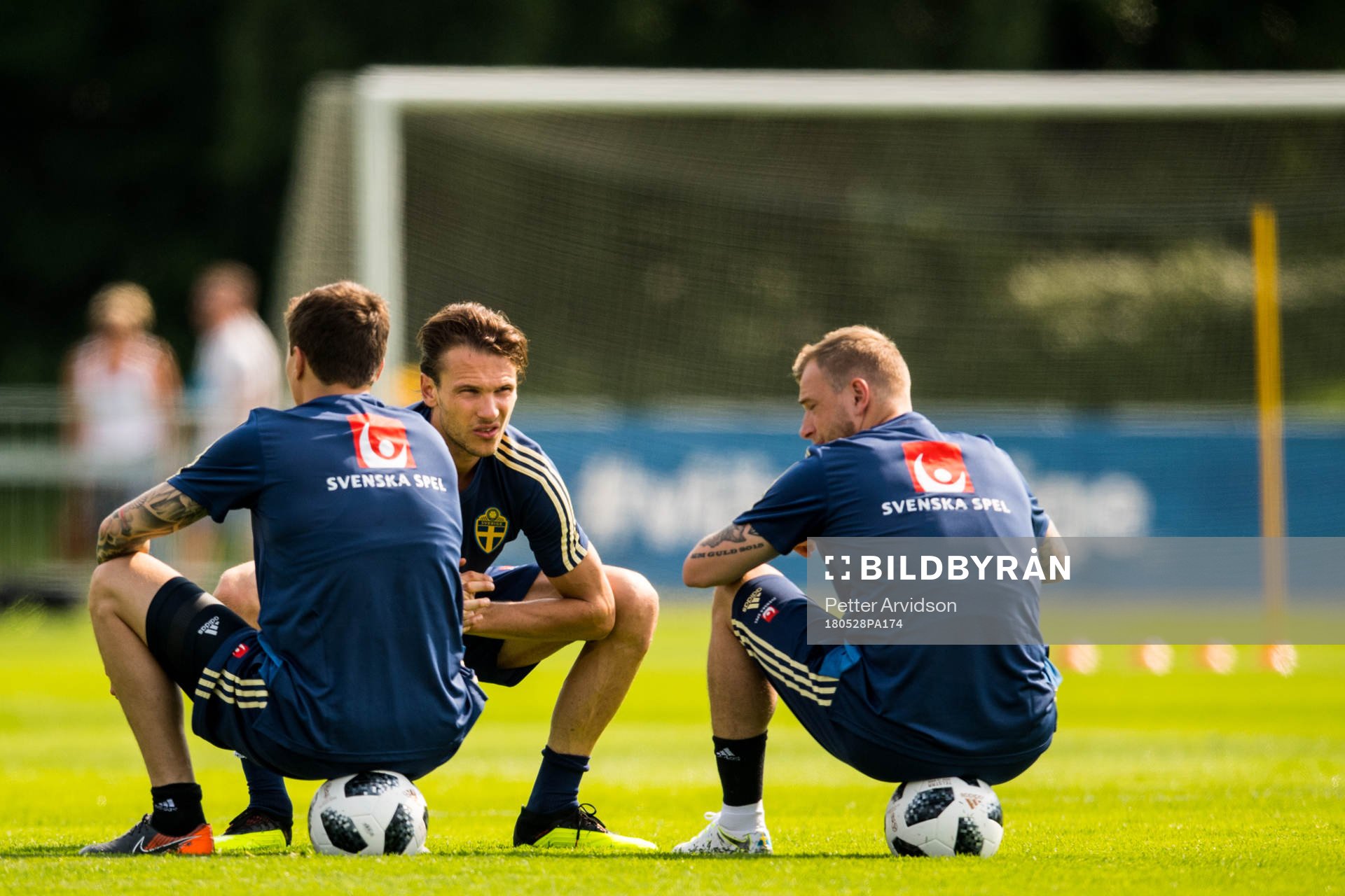 Albin Ekdal grinar illa