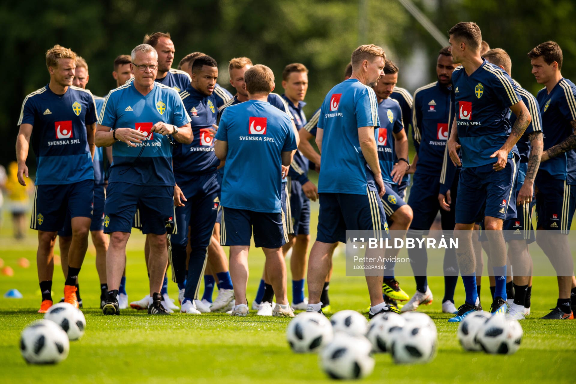 Förbundskapten Janne Andersson och spelarna