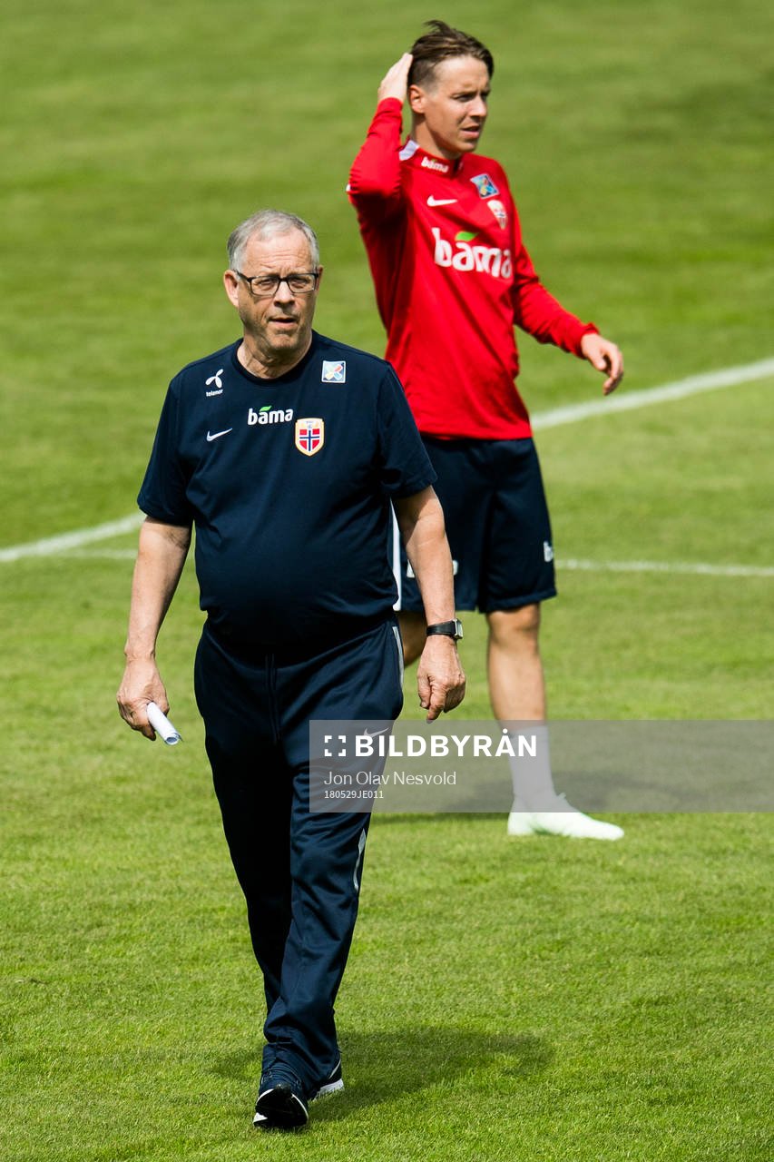 Lars Lagerbäck, head coach of Norway, and Stefan Johansen