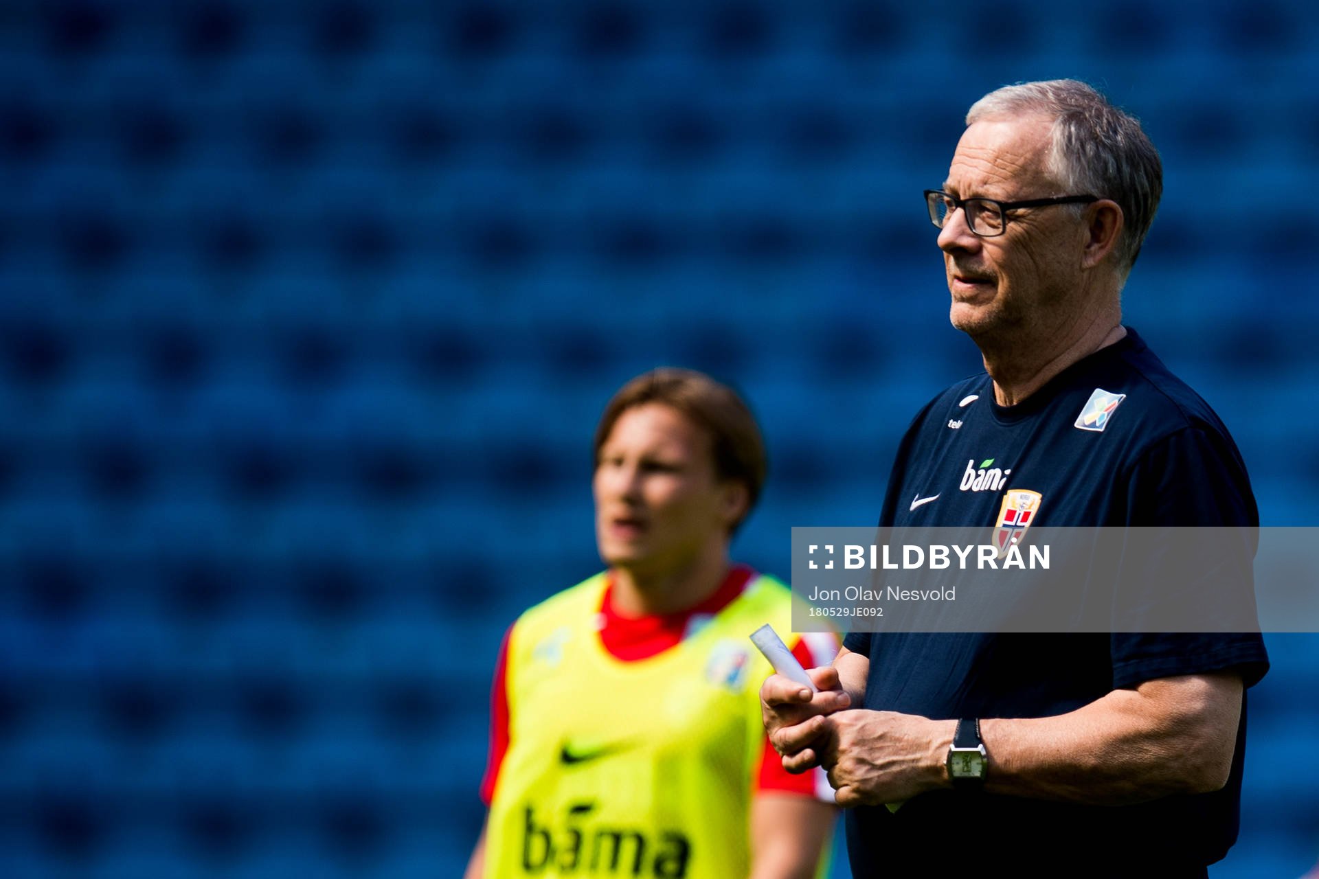 Jonas Svensson of Norway and Lars Lagerbäck, head coach of