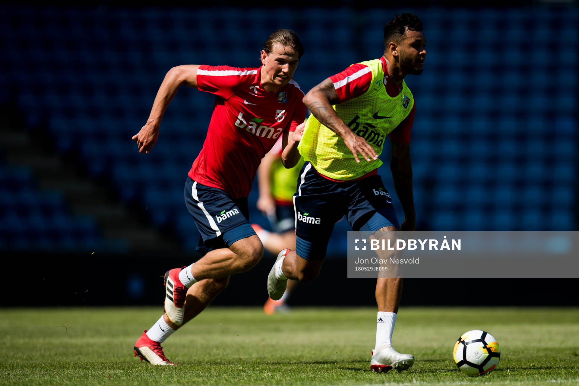 Sander Berge and Joshua King of Norway