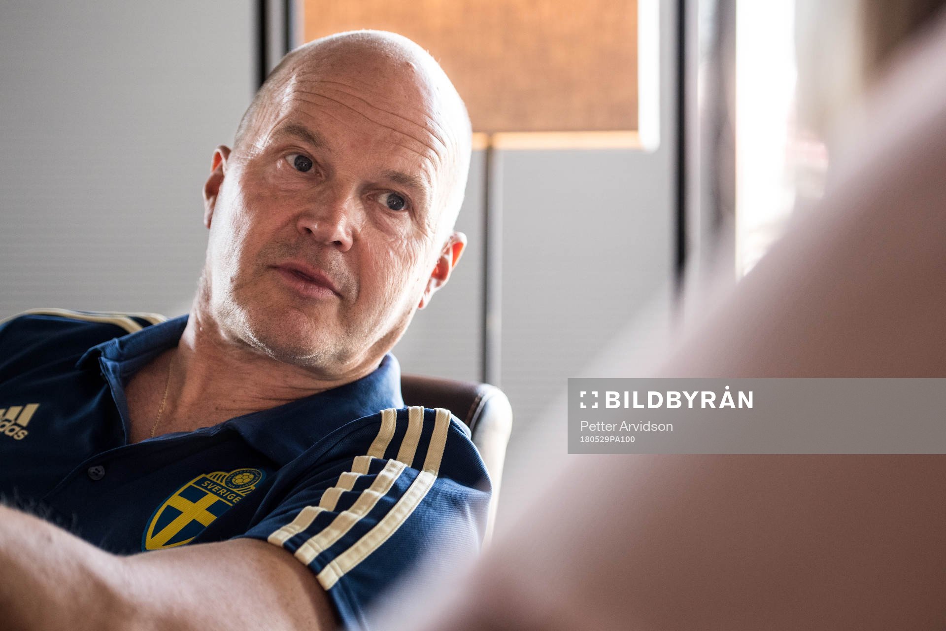 Johan Allgulander, naprapat intervjuas under en pressträff med ledarstaben i Sveriges fotbollslandslag den 29 maj 2018 i Båstad.
