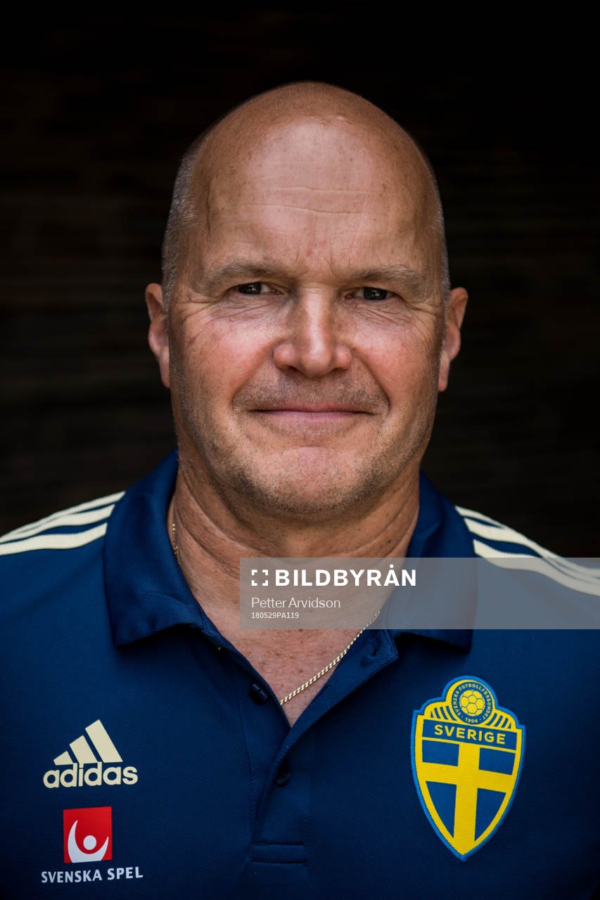 Johan Allgulander, naprapat poserar för ett porträtt under en pressträff med ledarstaben i Sveriges fotbollslandslag den 29 maj 2018 i Båstad.