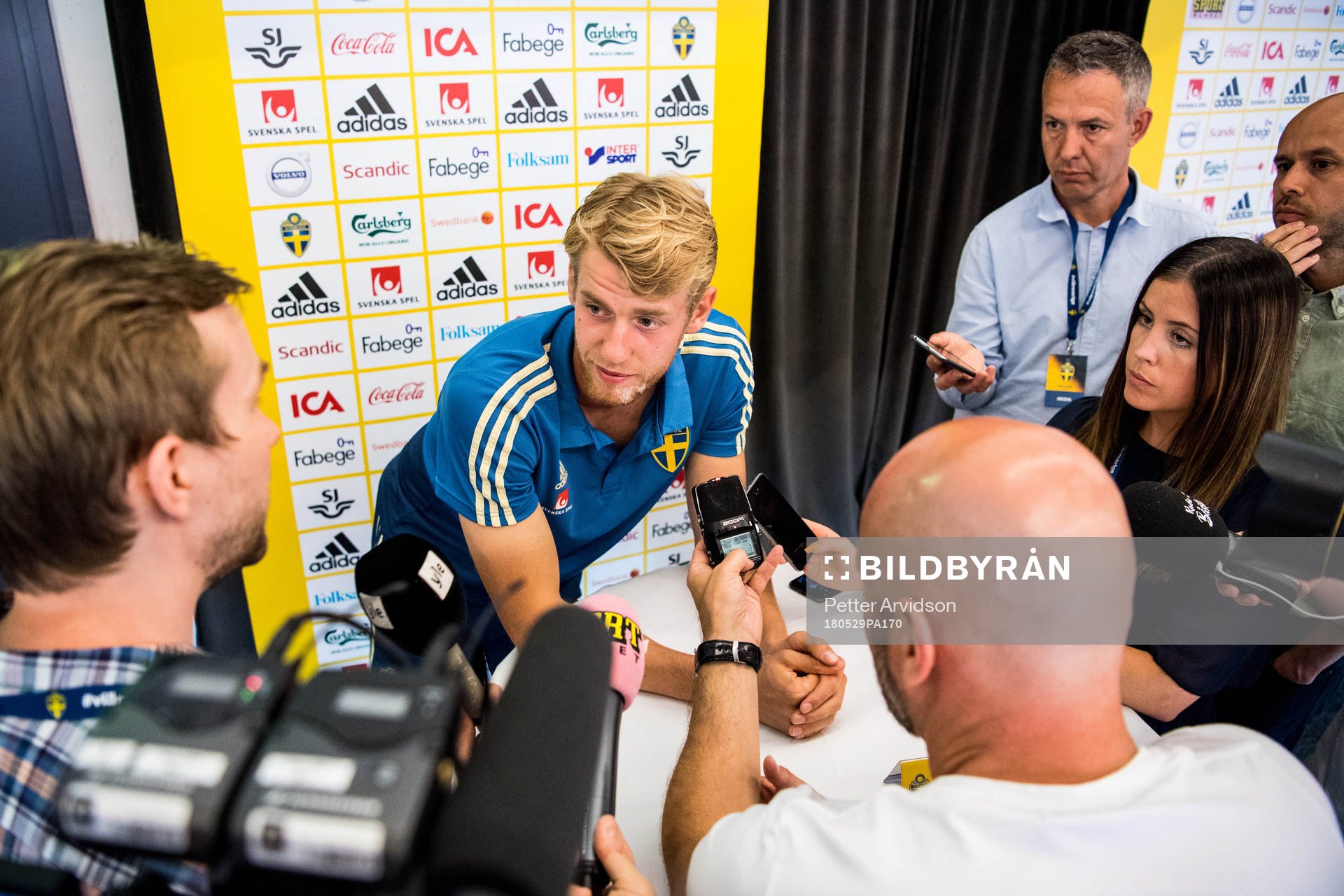 Filip Helander i mixed zone
