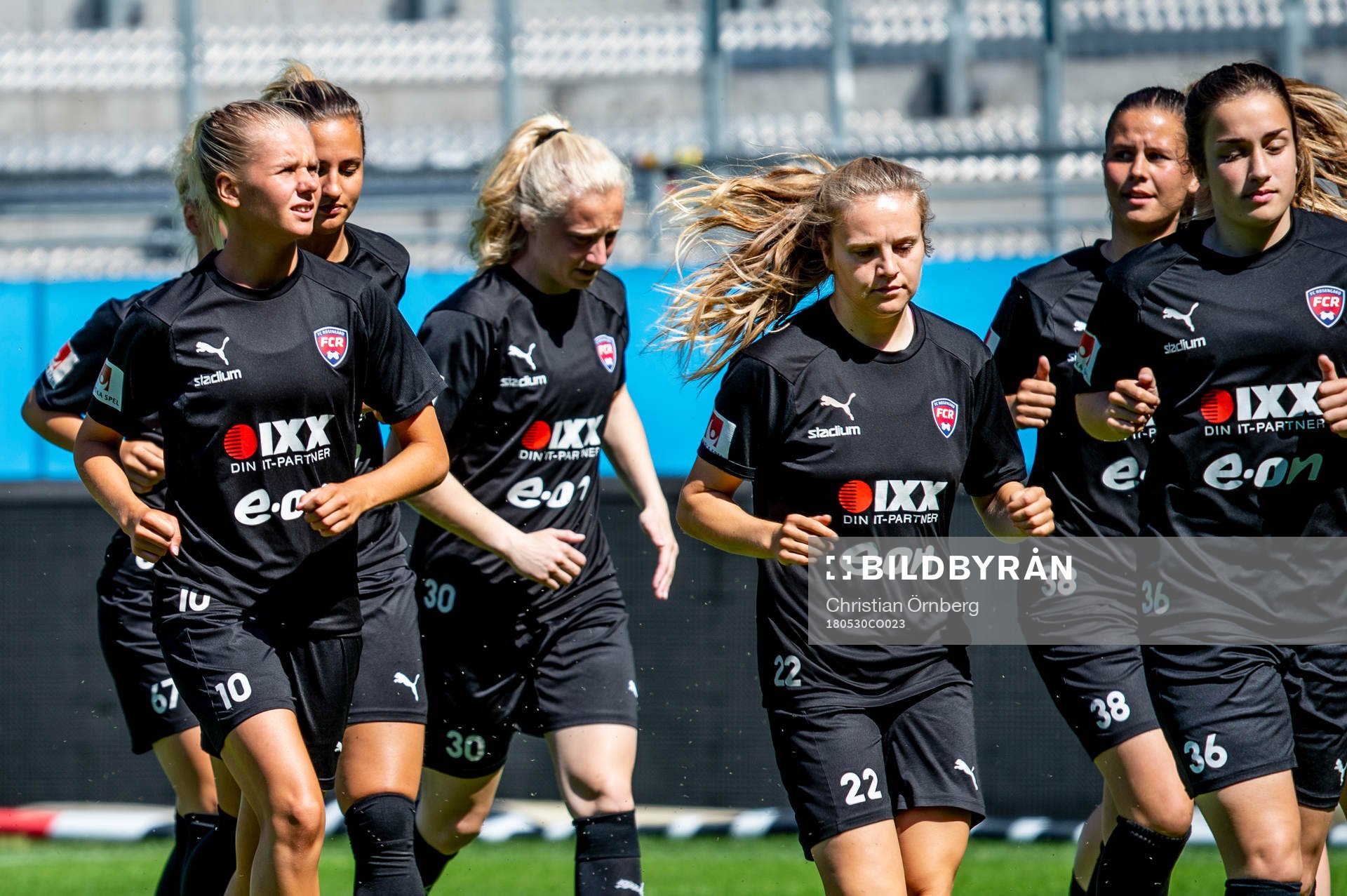 Nellie Lilja, Fiona Brown och Edina Filekovic i förgrunden