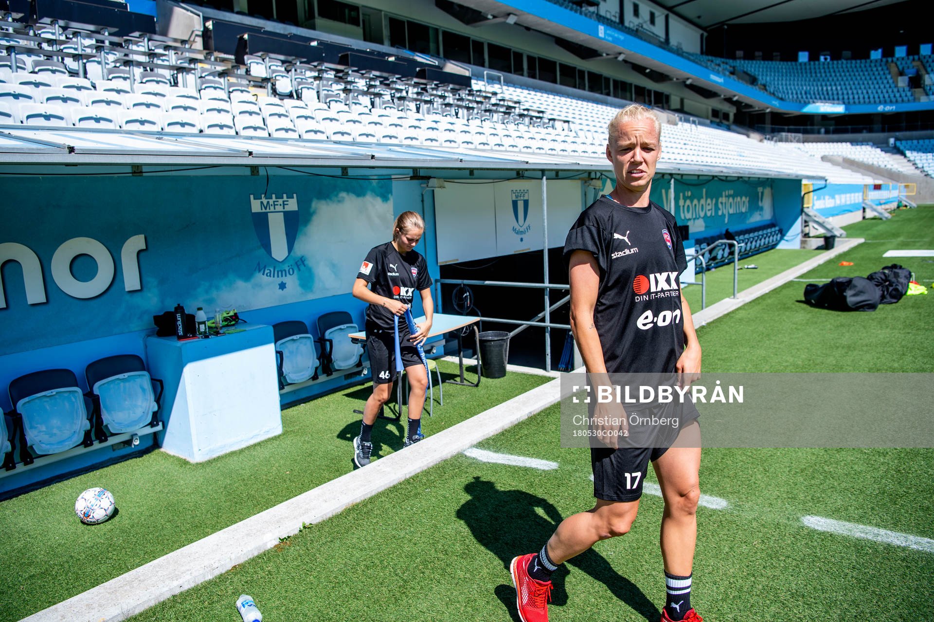 Caroline Seger kommer in på planen