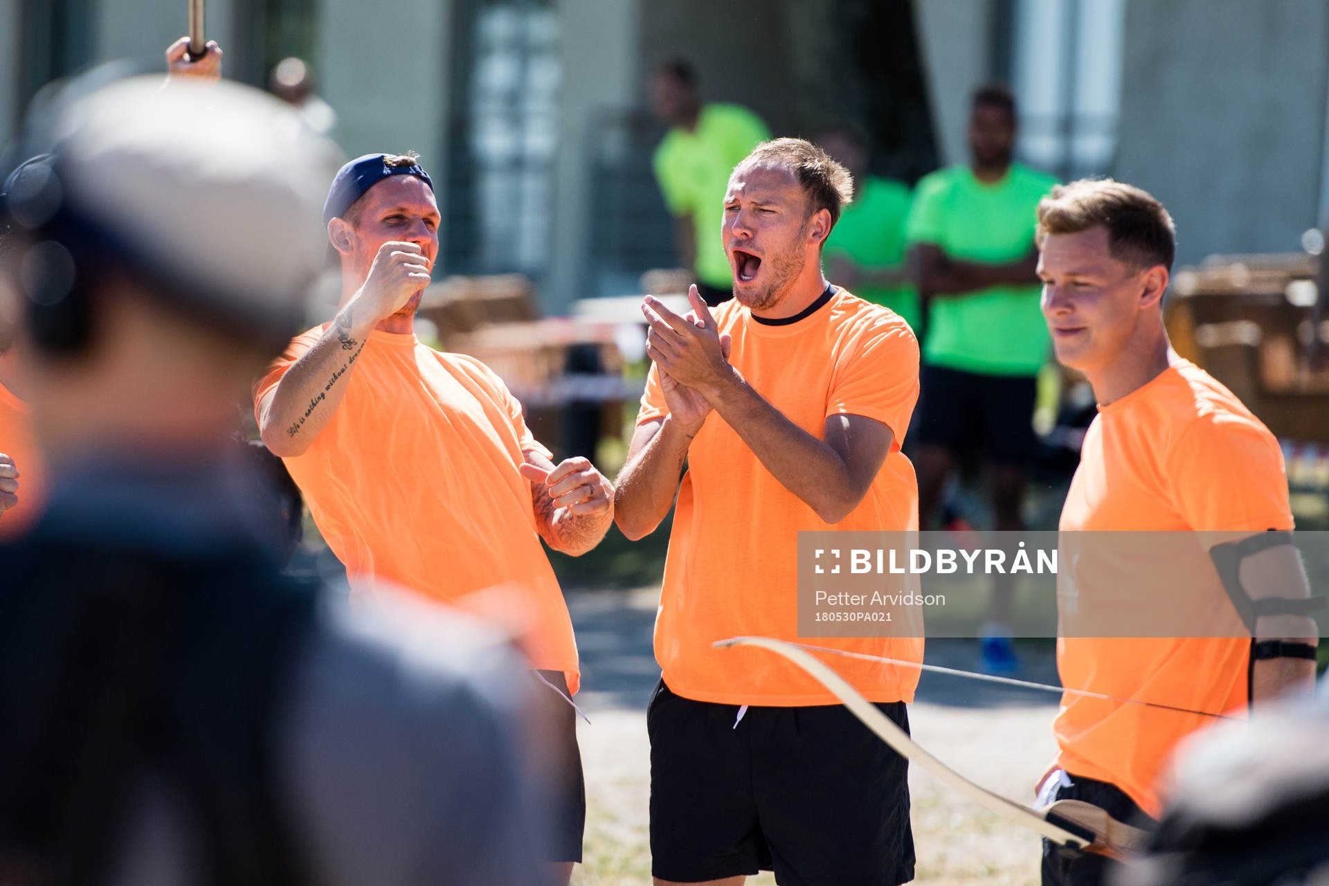Sveriges målvakt Robin Olsen och Andreas Granqvist jublar när Emil Krafth skjuter pilbåge under en teambuilding som också är en TV-inspelning för en miniserie som ska sändas i SVT under Svenska fotbollslandslaget förläger inför fotbolls-VM den 30 maj 2018 i Båstad.
