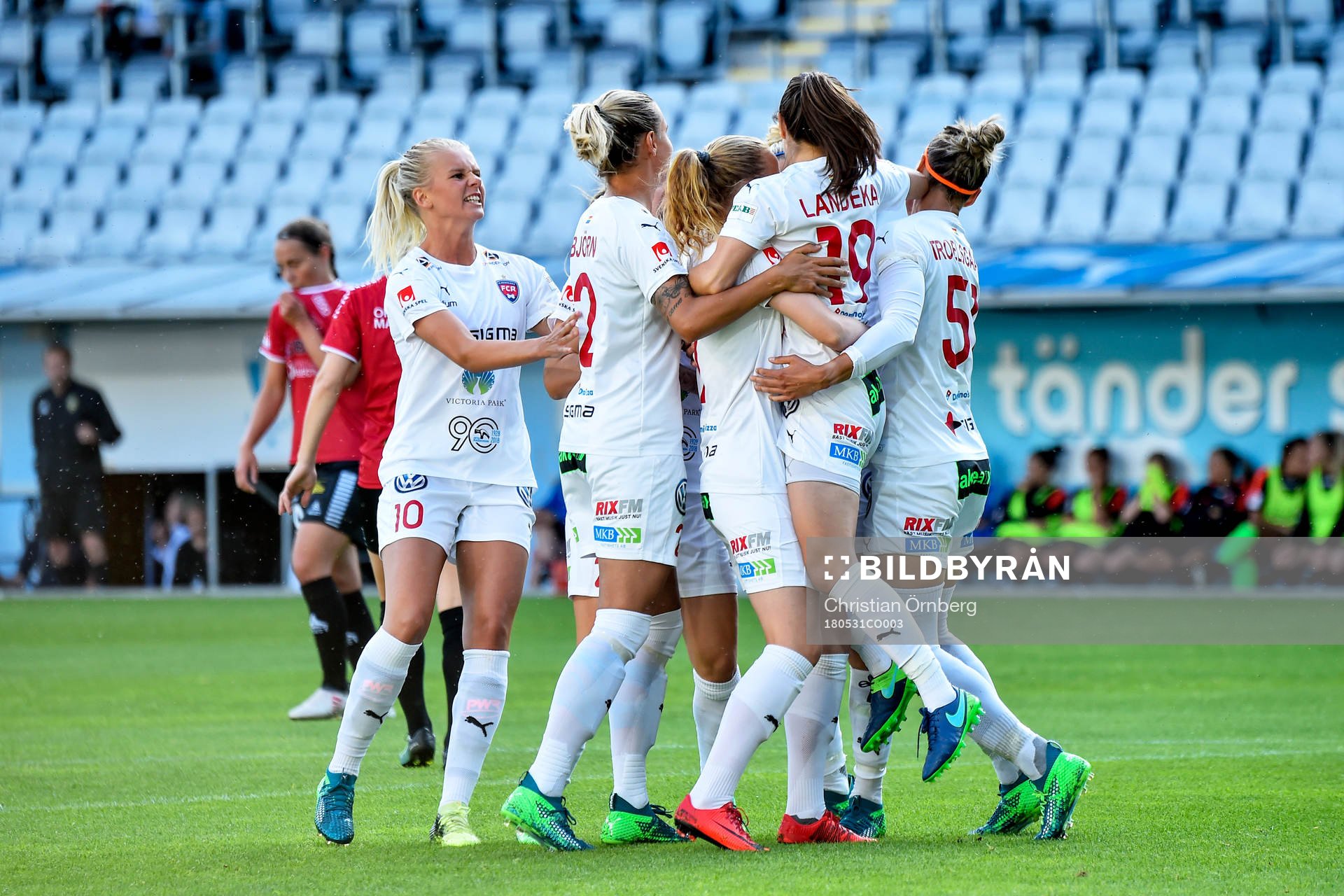 Rosengårds Iva Landeka jublar med lagkamrater