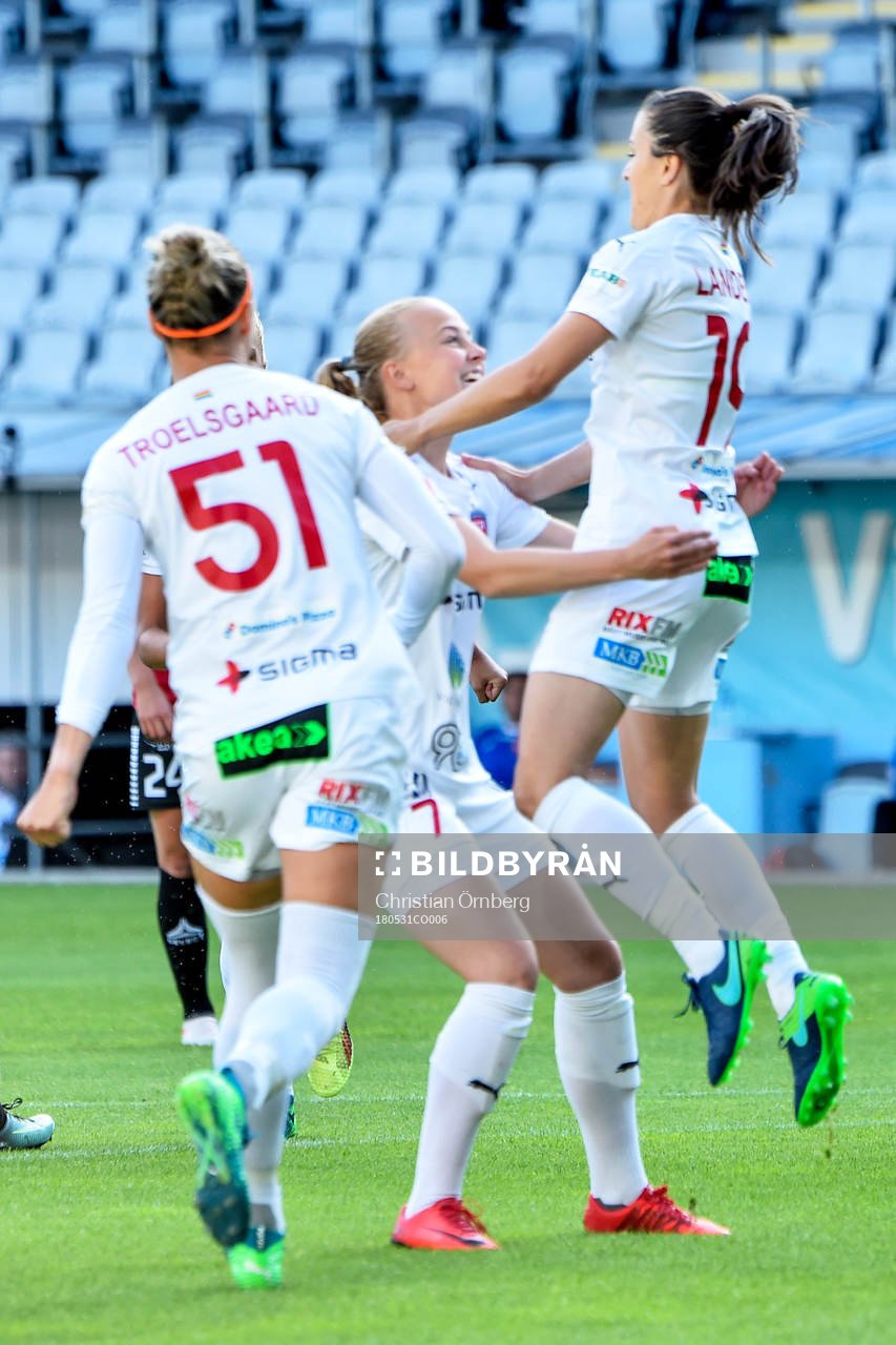 Rosengårds Iva Landeka jublar med lagkamrater