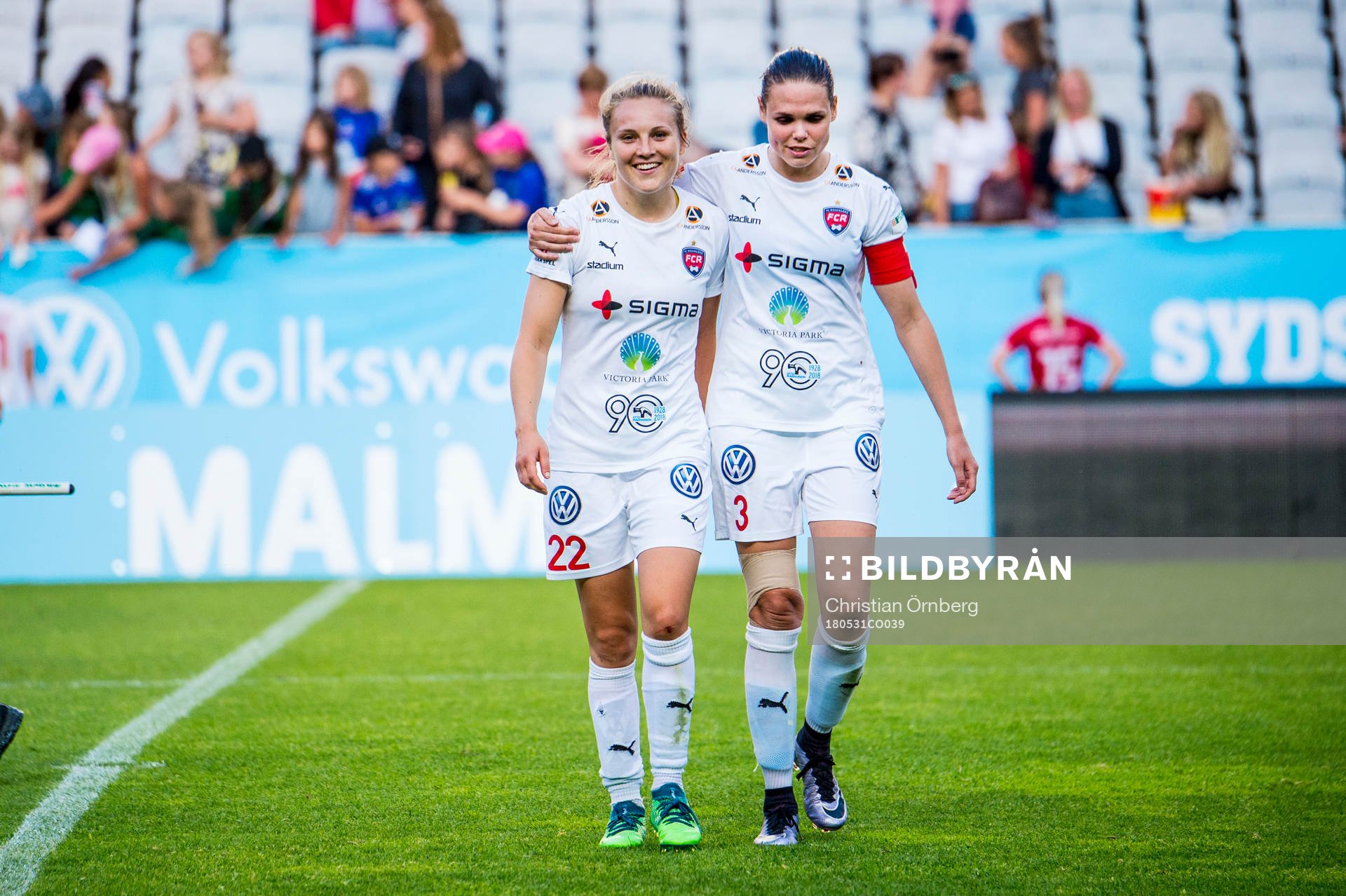 Rosengårds Fiona Brown och Simone Boye Sörensen jublar efter vinsten i fotbollsmatchen i Damallsvenskan mellan LB07 och Rosengård den 31 maj 2018 i Malmö.