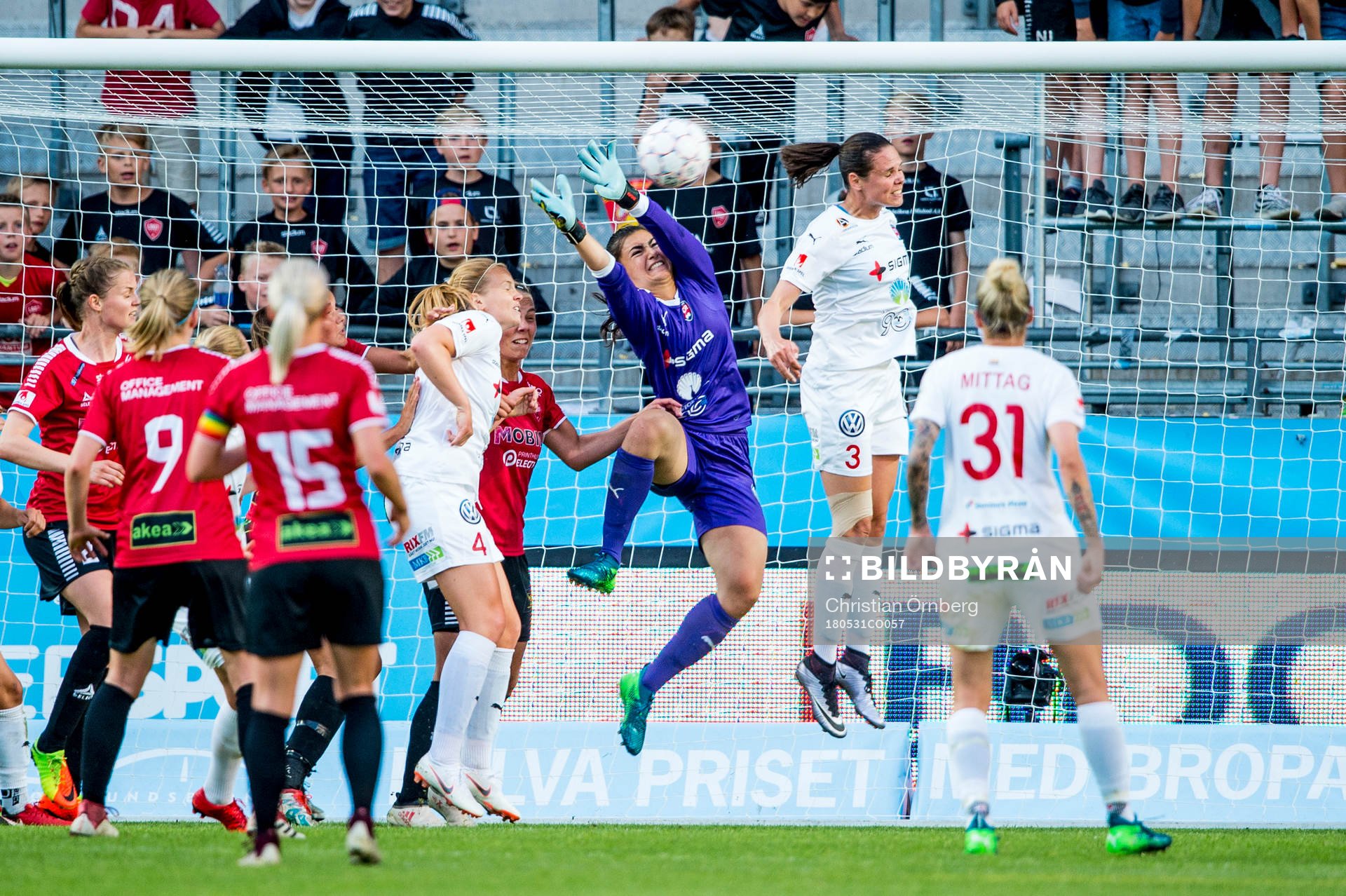 Rosengårds målvakt Zecira Musovic räddar