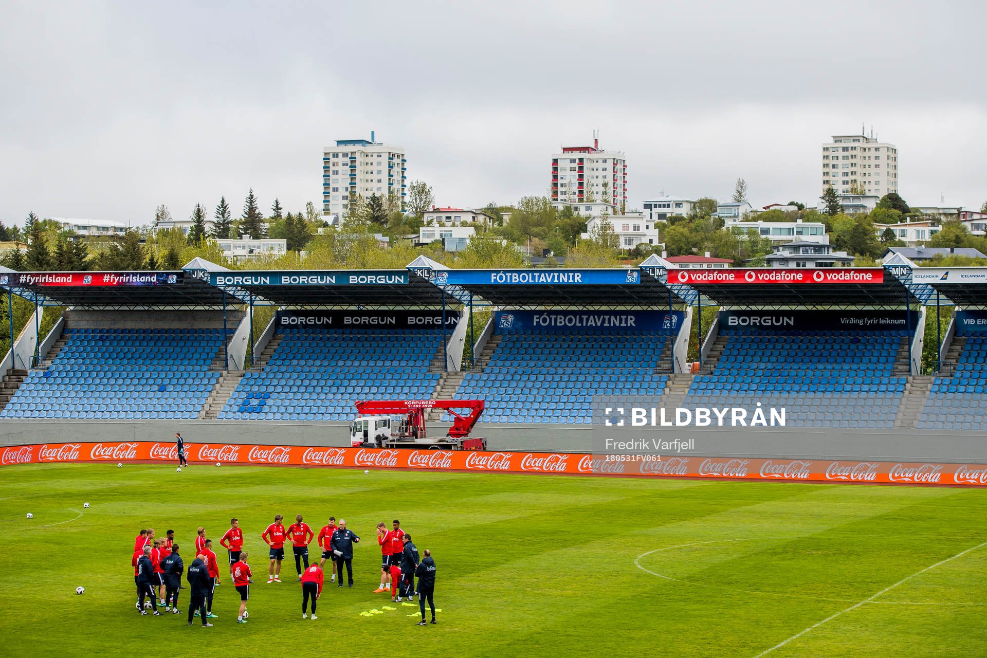 Lars Lagerbäck, head coach of Norway, and the players of