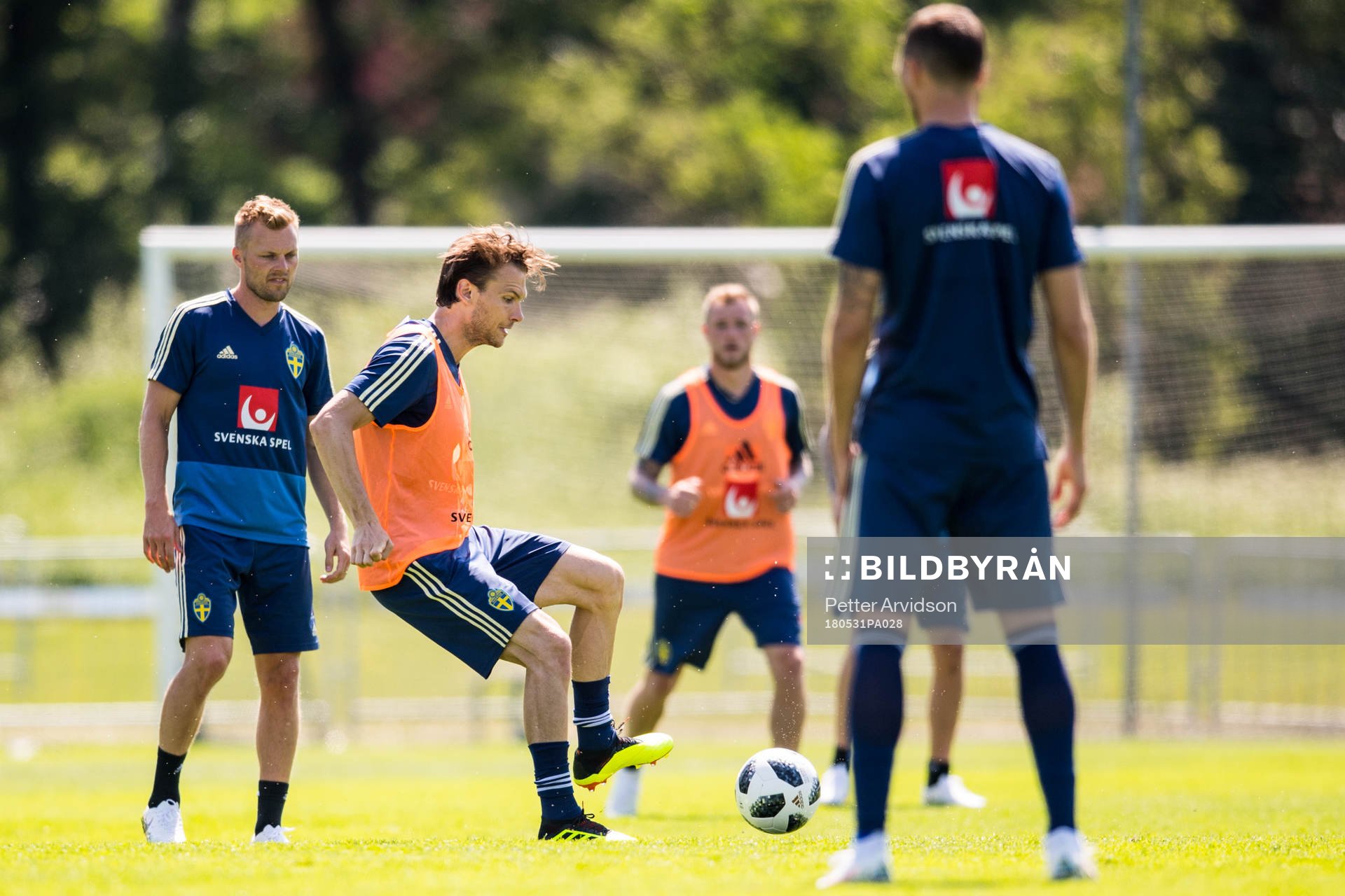 Albin Ekdal grinar illa