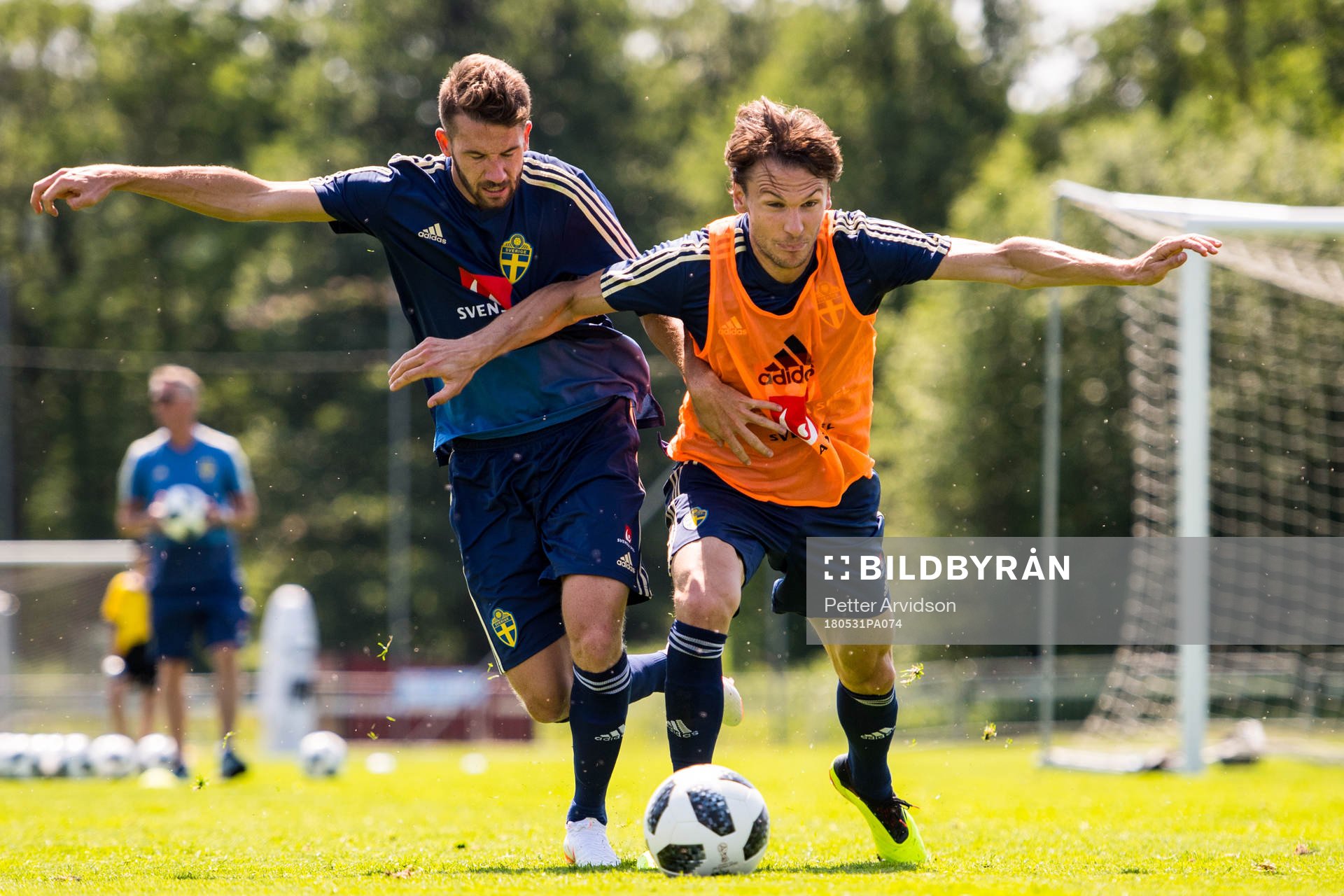 Albin Ekdal grinar illa