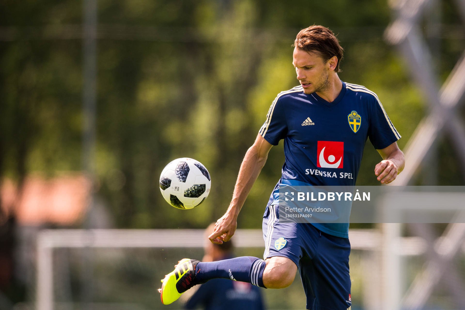 Albin Ekdal grinar illa