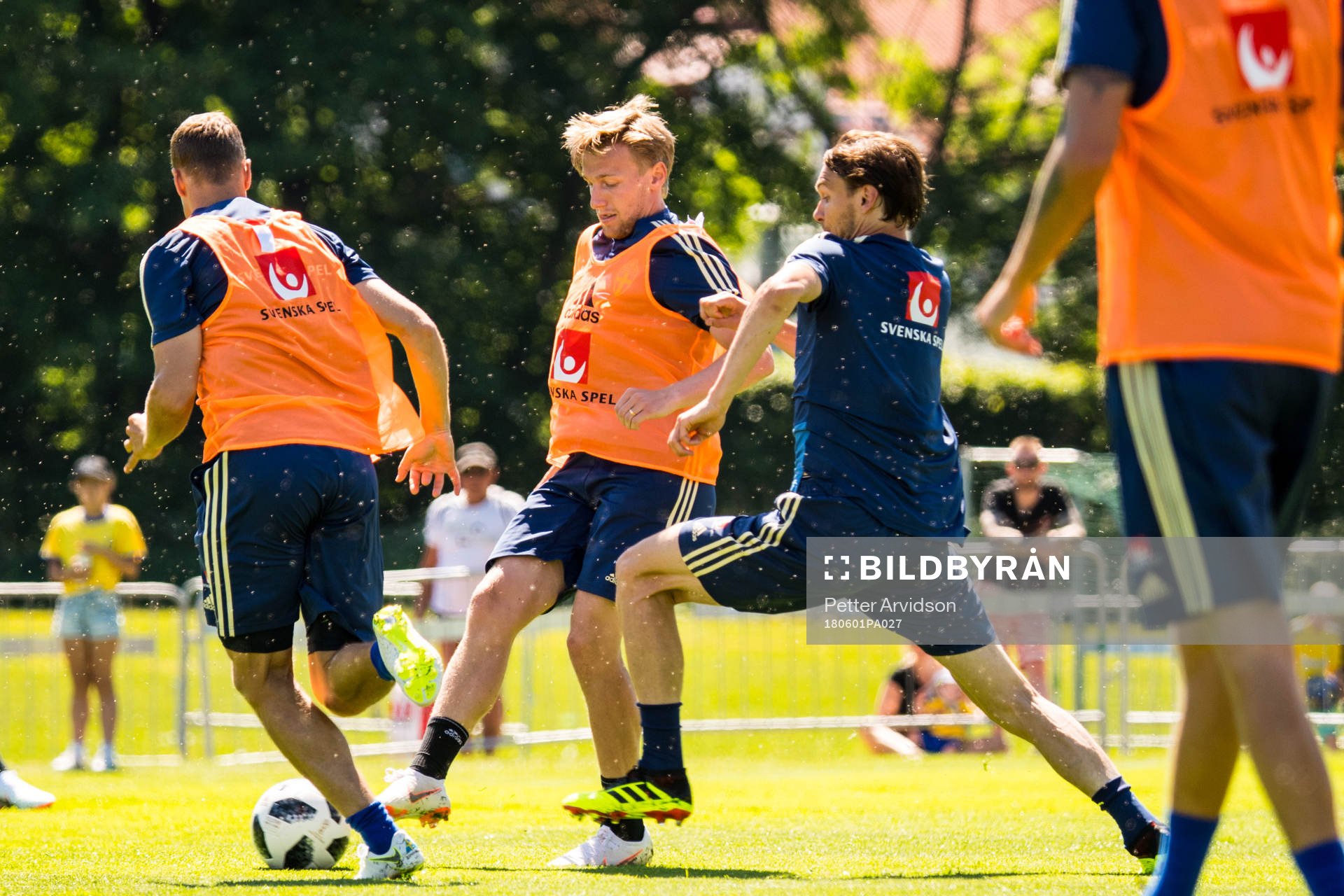 Albin Ekdal grinar illa