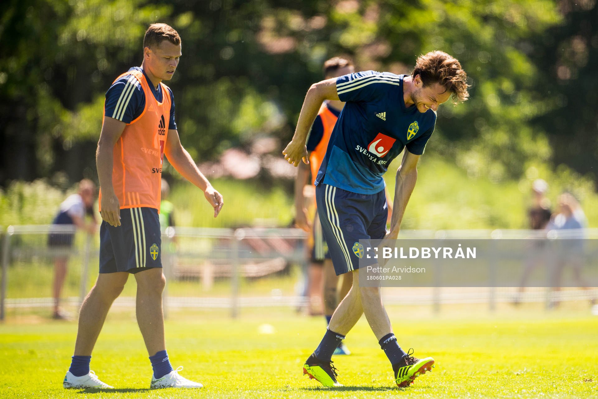 Albin Ekdal grinar illa
