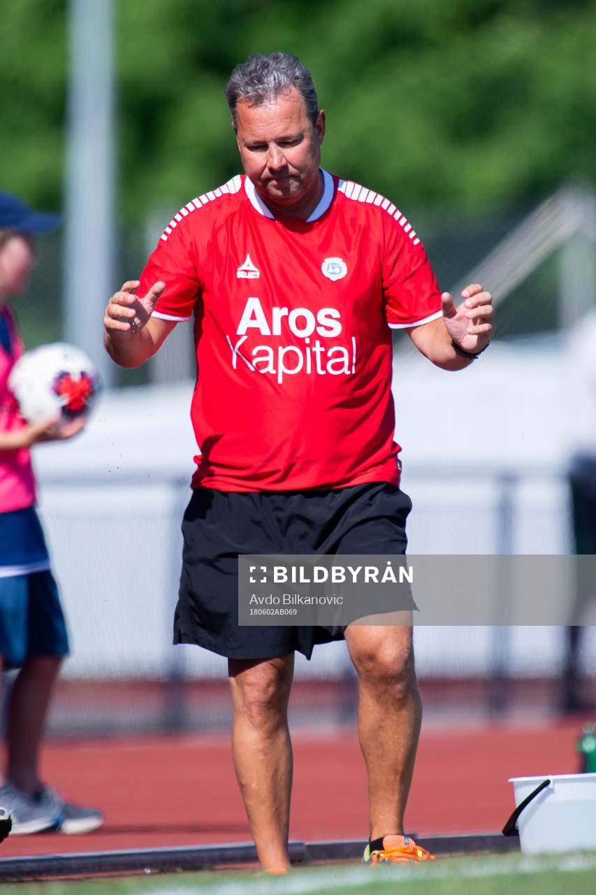 Utsiktens tränare Stefan Rehn deppar