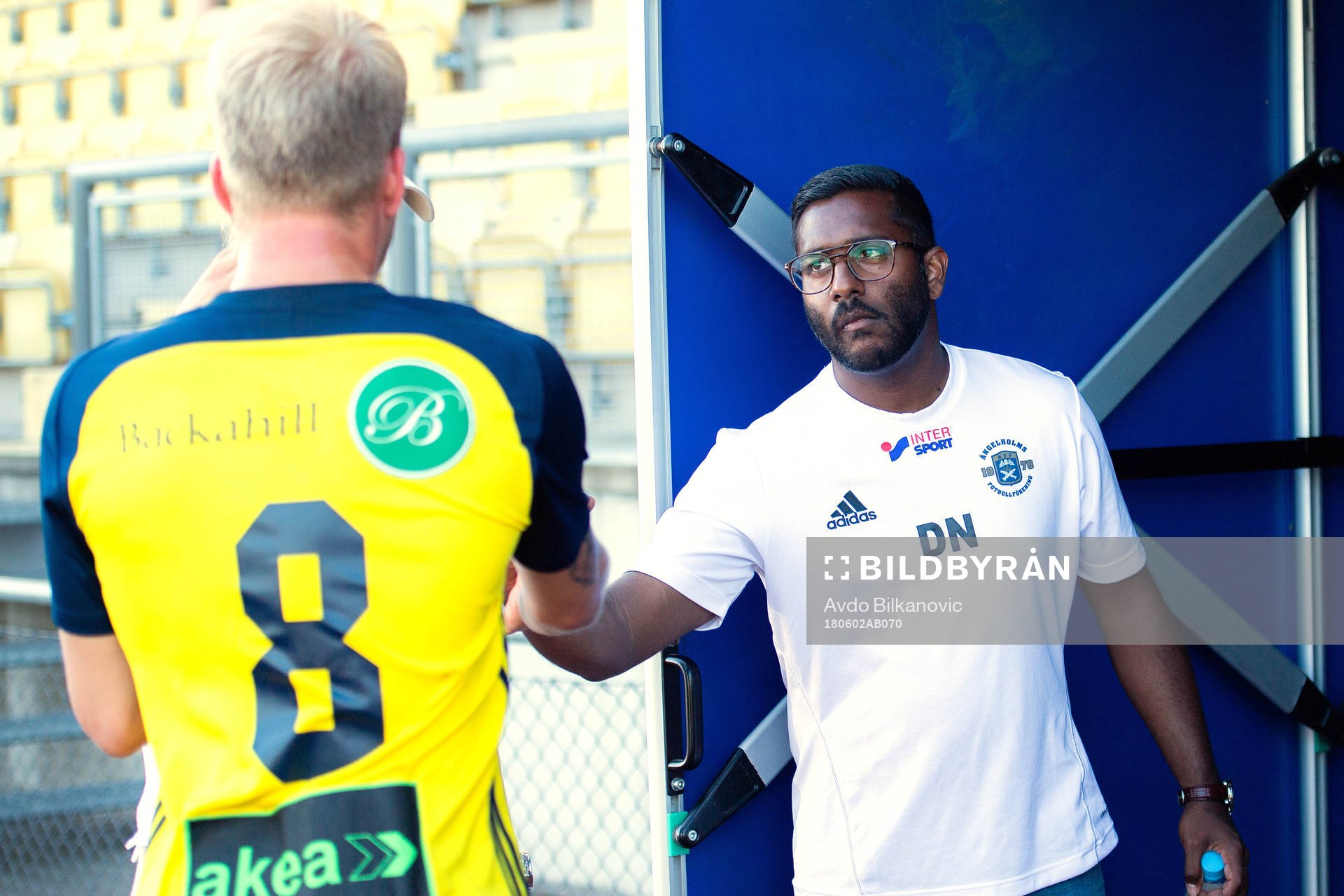 Ängelholms tränare Alexander Tengryd  tackar Kristoffer