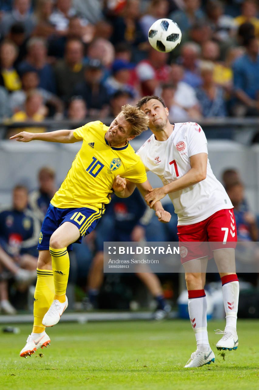 Sveriges Emil Forsberg i nickduell med Danmarks William