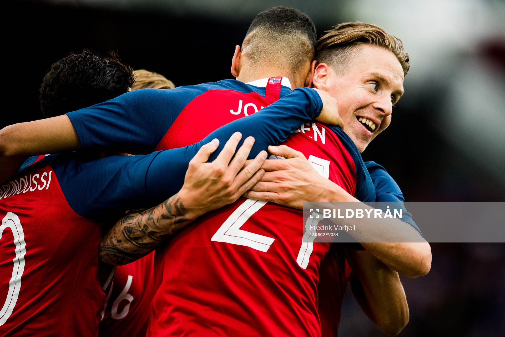 Stefan Johansen of Norway celebrates the 0-1 goal