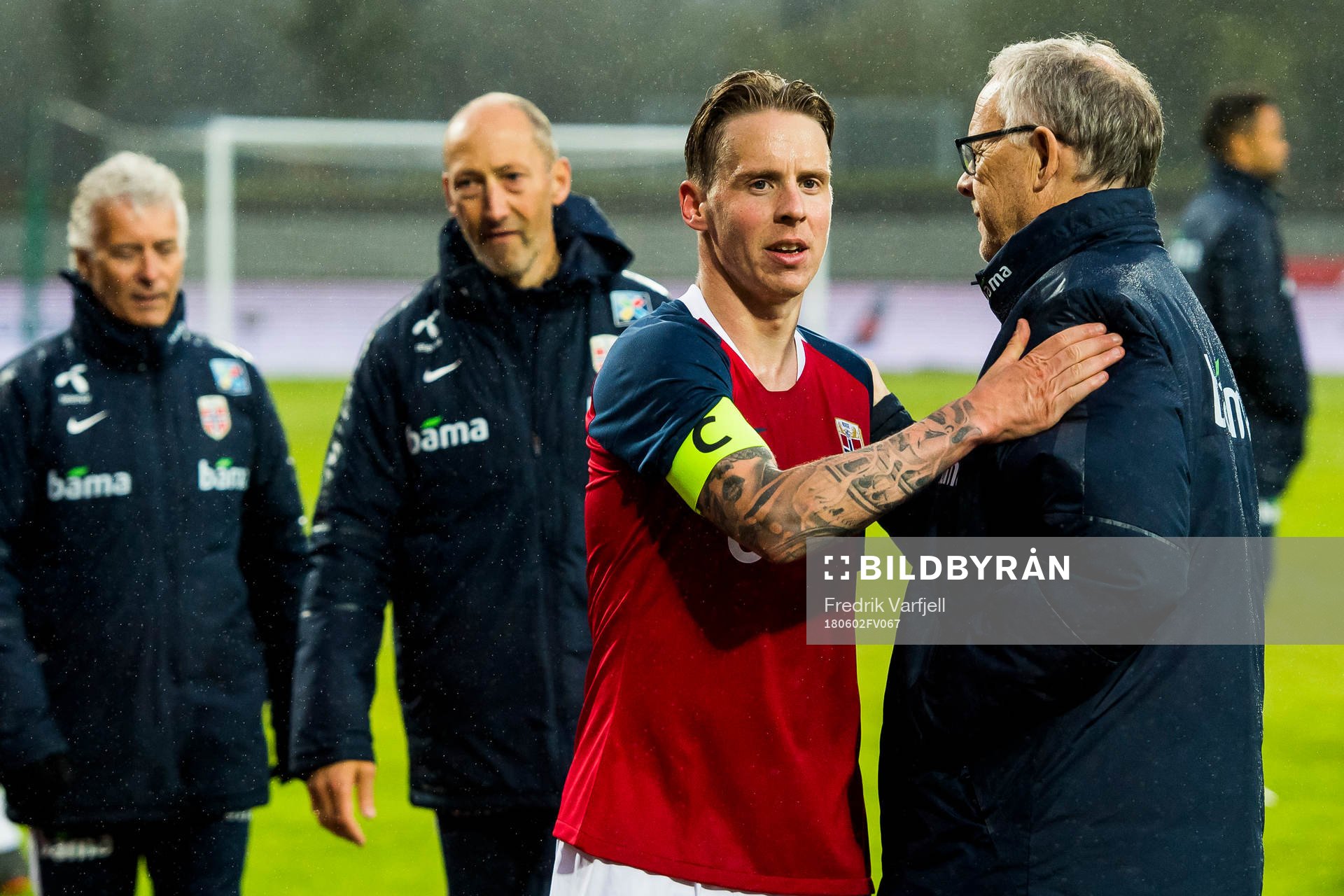 Stefan Johansen of Norway and Lars Lagerbäck, head coach