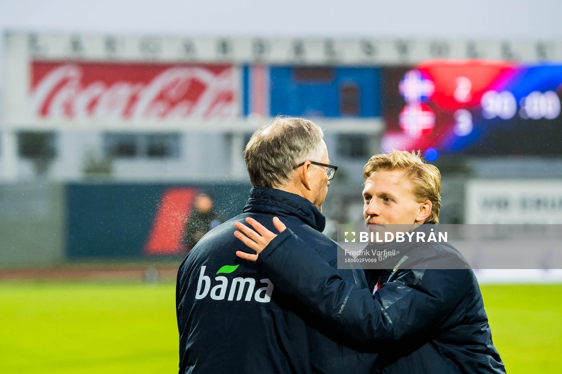 Mats Møller Dæhli of Norway and Lars Lagerbäck, head