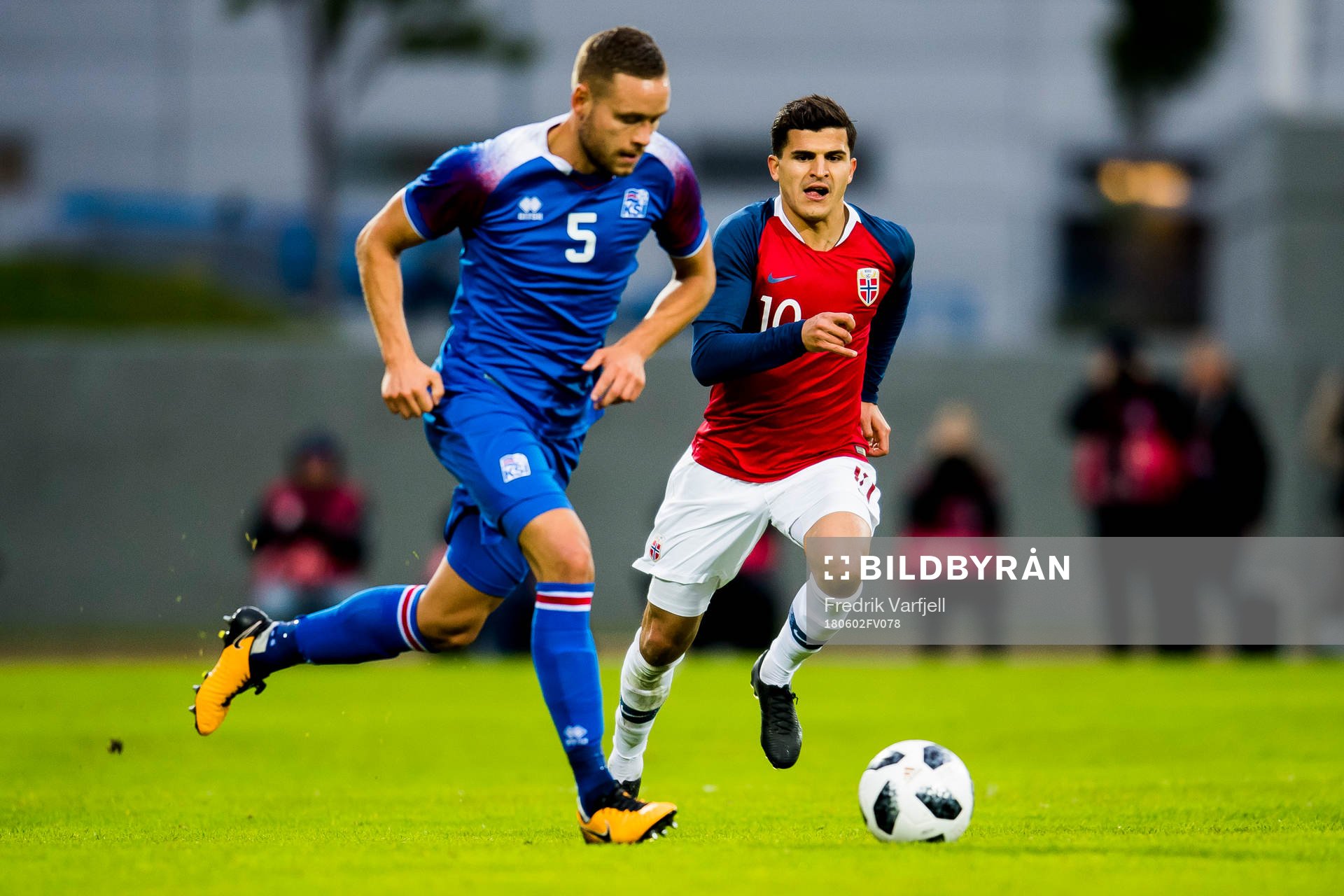 Sverrir Ingason of Iceland and Tarik Elyounoussi of Norway