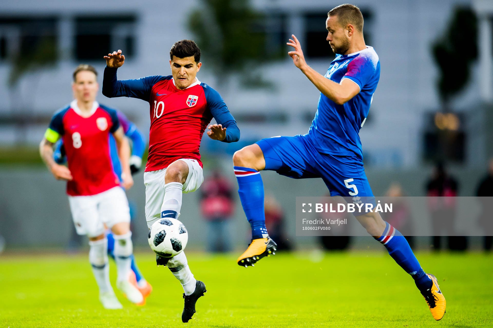 Tarik Elyounoussi of Norway and Sverrir Ingason of Iceland