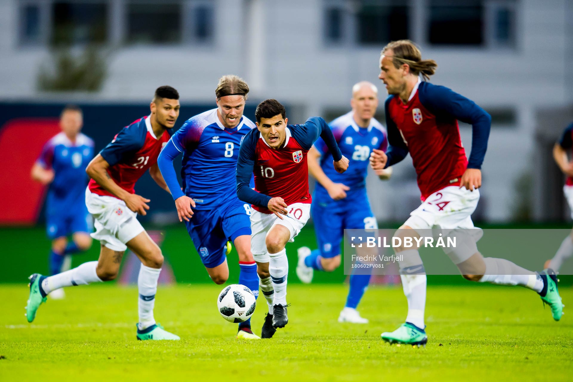 Birkir Bjarnason of Iceland and Tarik Elyounoussi of Norway