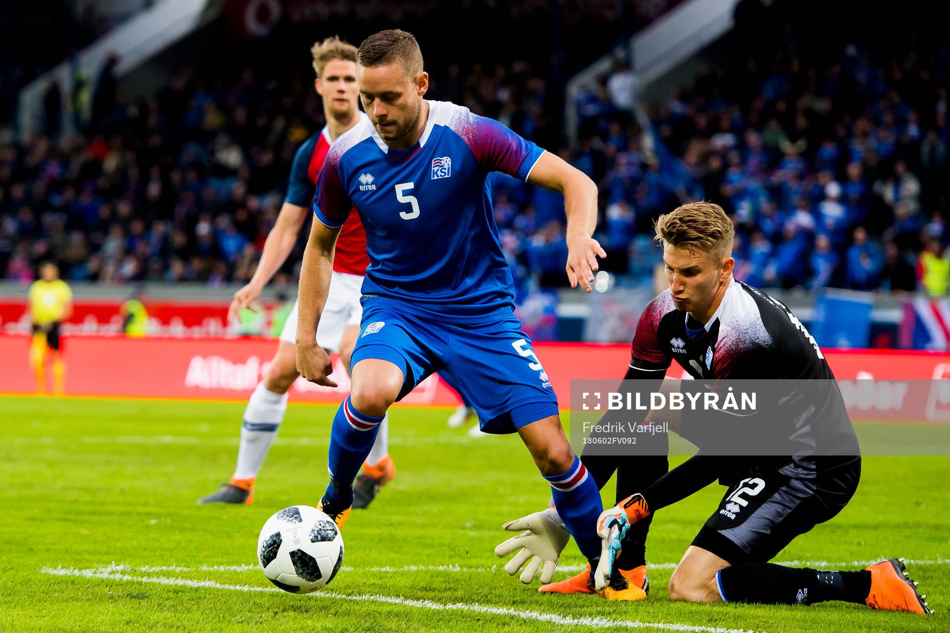 Sverrir Ingason and goalkeeper Frederik Schram of Iceland
