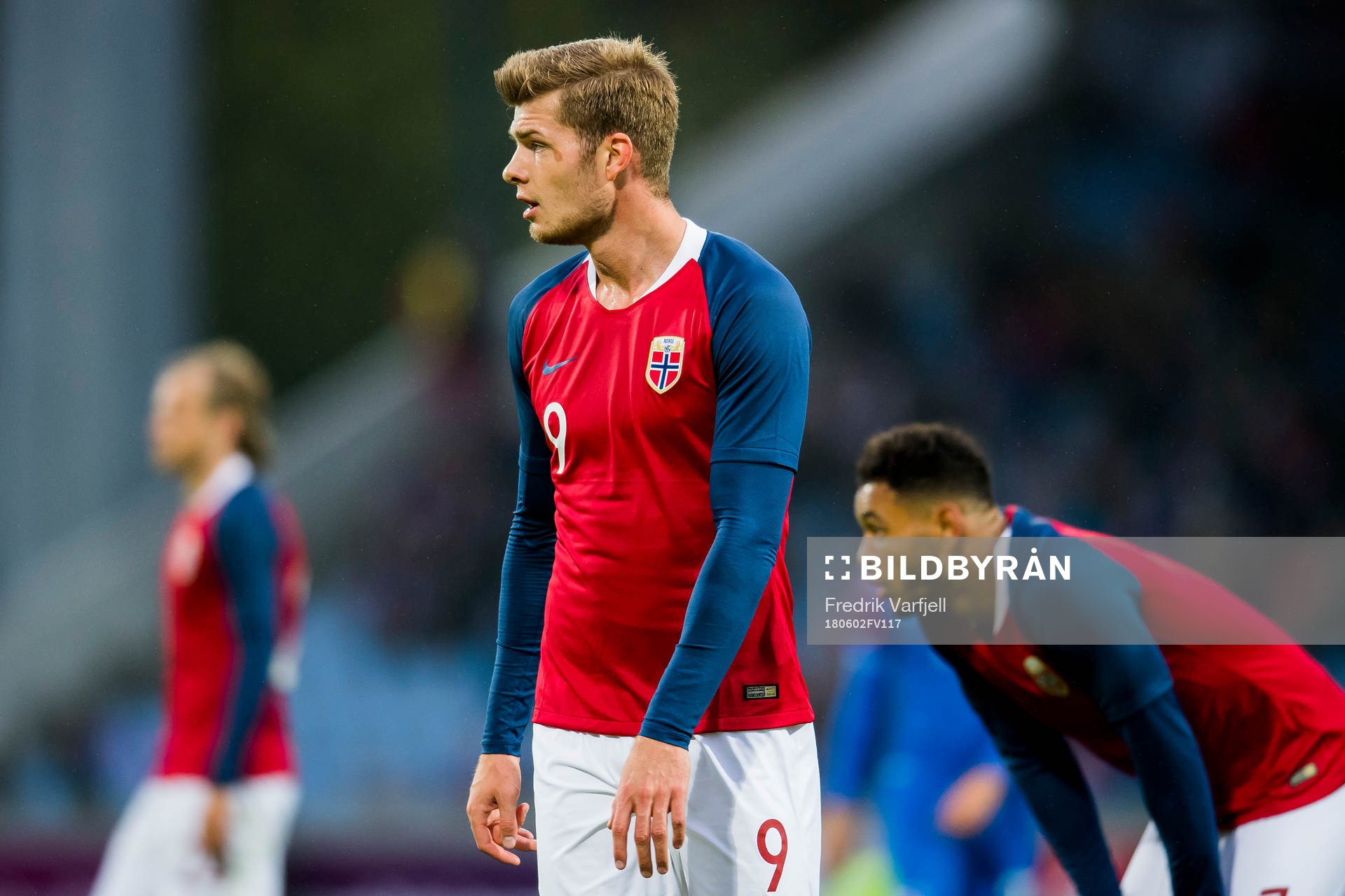 Alexander Sørloth and Joshua King of Norway
