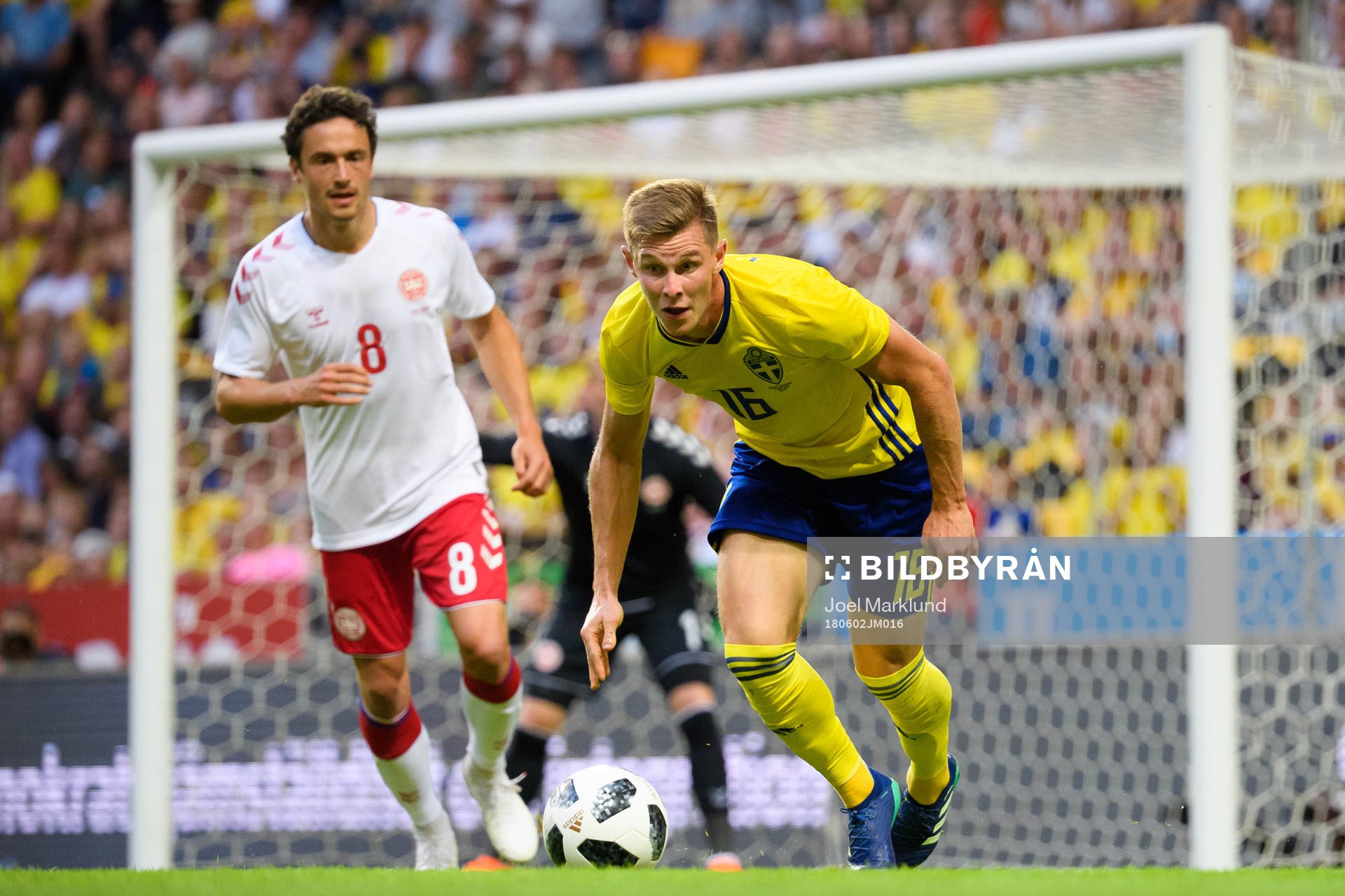 Danmarks Thomas Delaney och Sveriges Emil Krafth