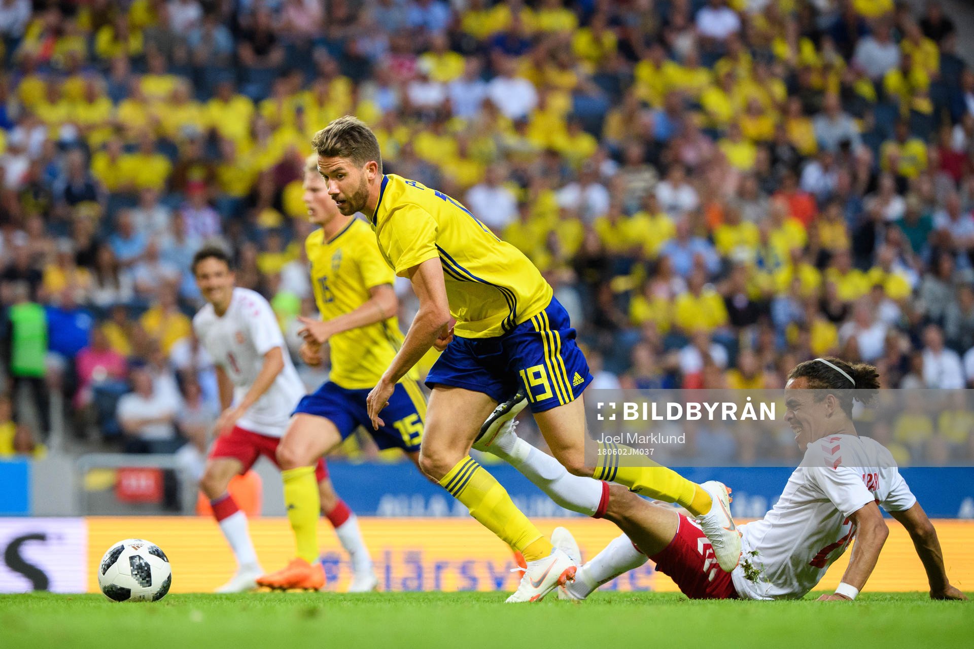 Sveriges Marcus Rohdén och Danmarks Yussuf Yuray Poulsen